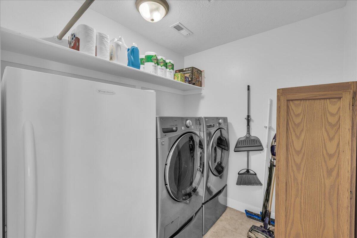 ALMOND HEIGHTS PARK - Residential