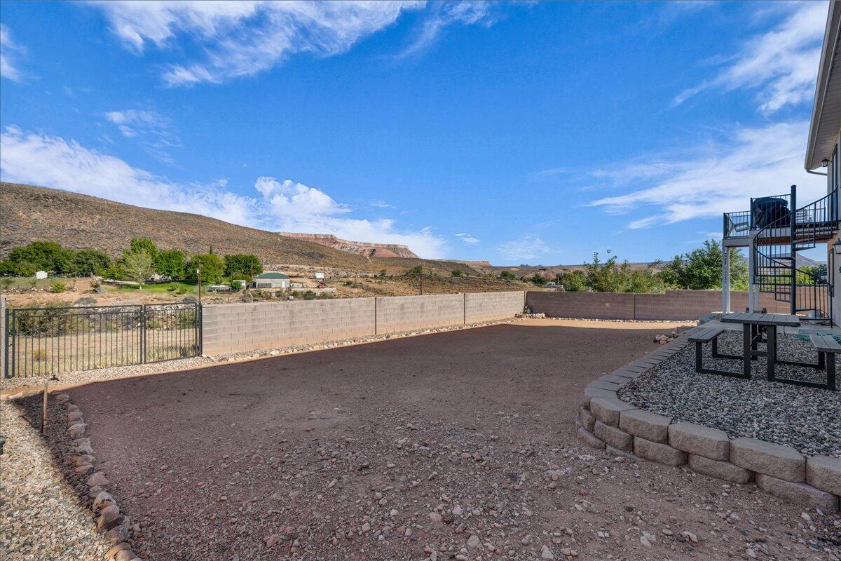 ALMOND HEIGHTS PARK - Residential