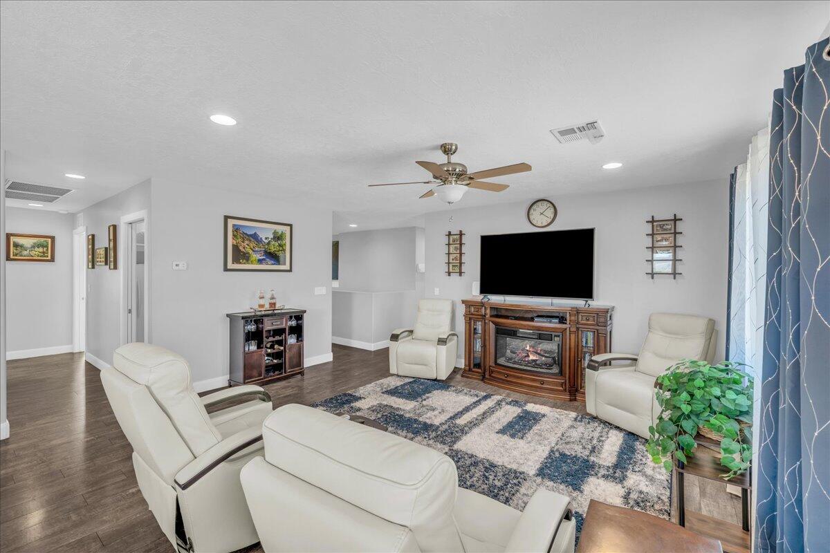 ALMOND HEIGHTS PARK - Residential