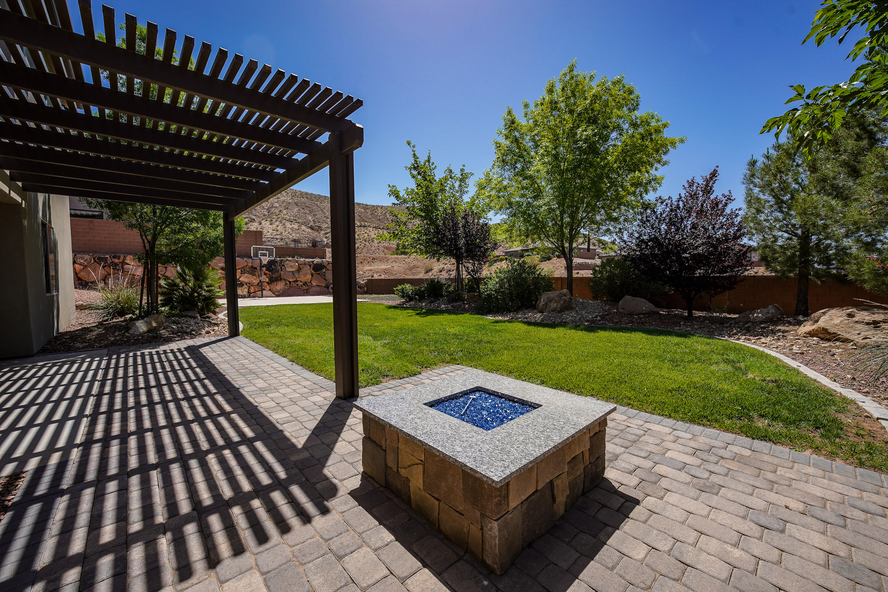 HIGH CHAPARRAL AT THE WASHINGTON BENCH - Residential