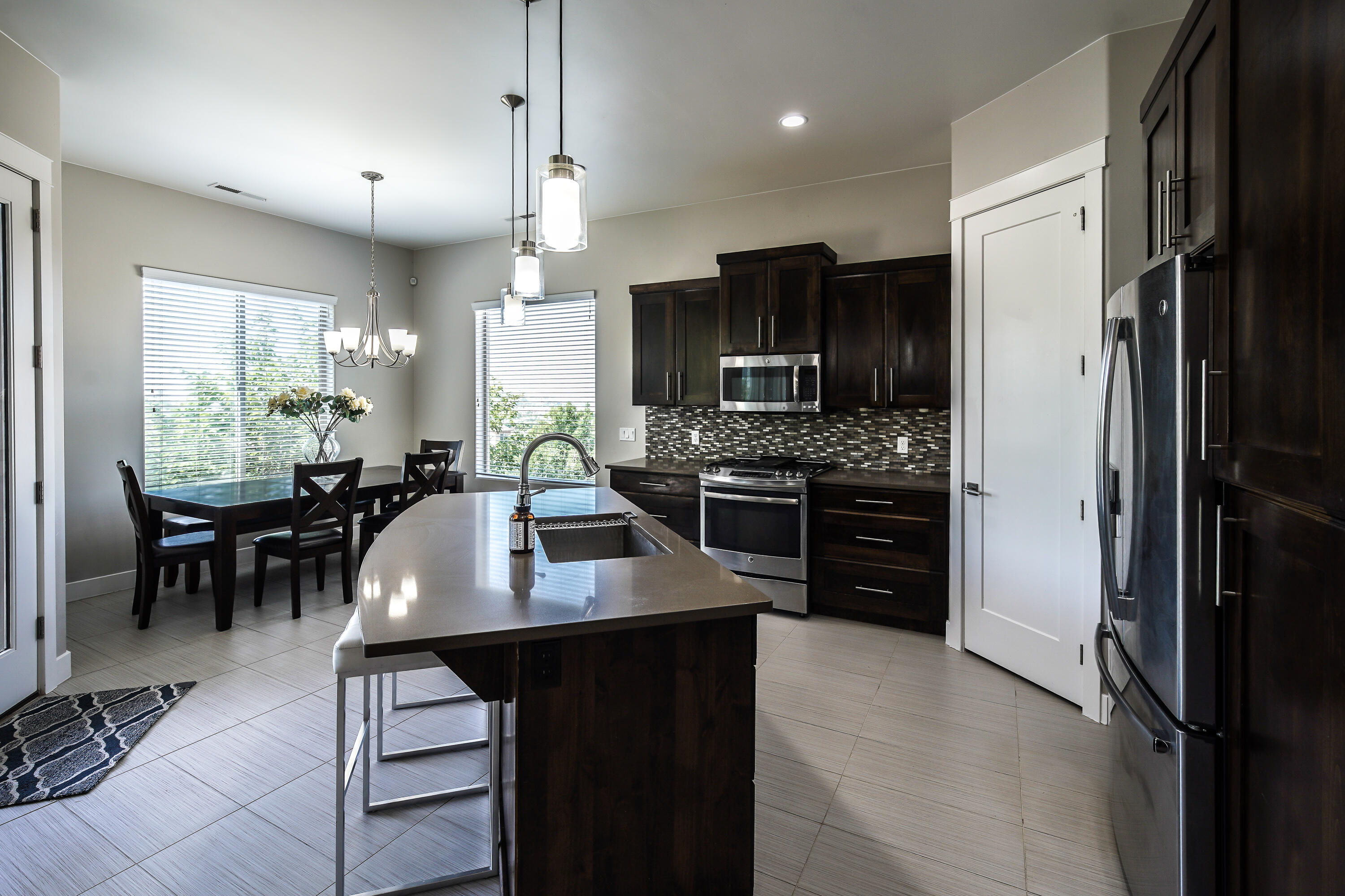 HIGH CHAPARRAL AT THE WASHINGTON BENCH - Residential