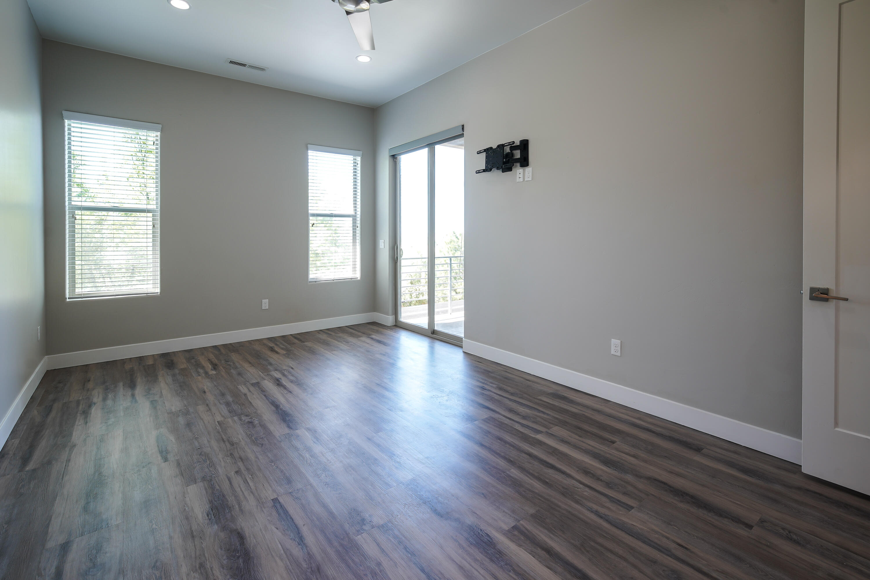 HIGH CHAPARRAL AT THE WASHINGTON BENCH - Residential