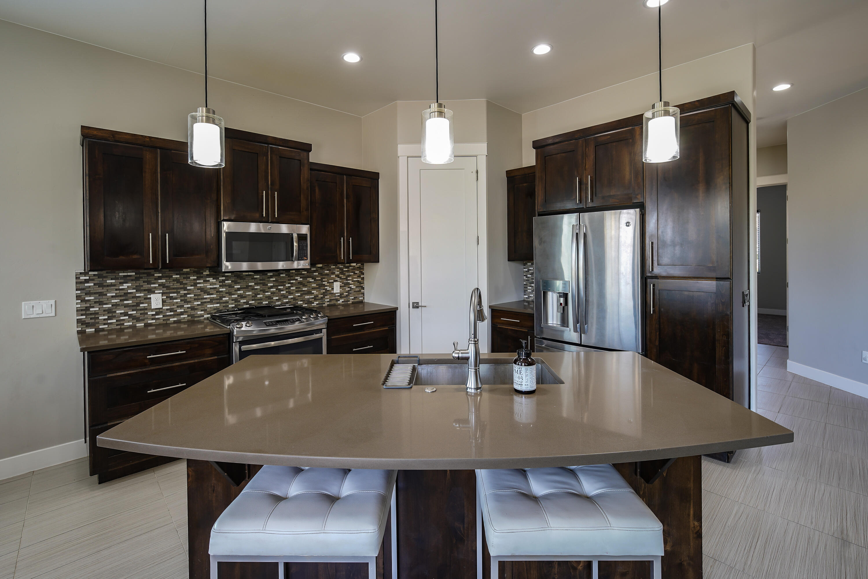 HIGH CHAPARRAL AT THE WASHINGTON BENCH - Residential