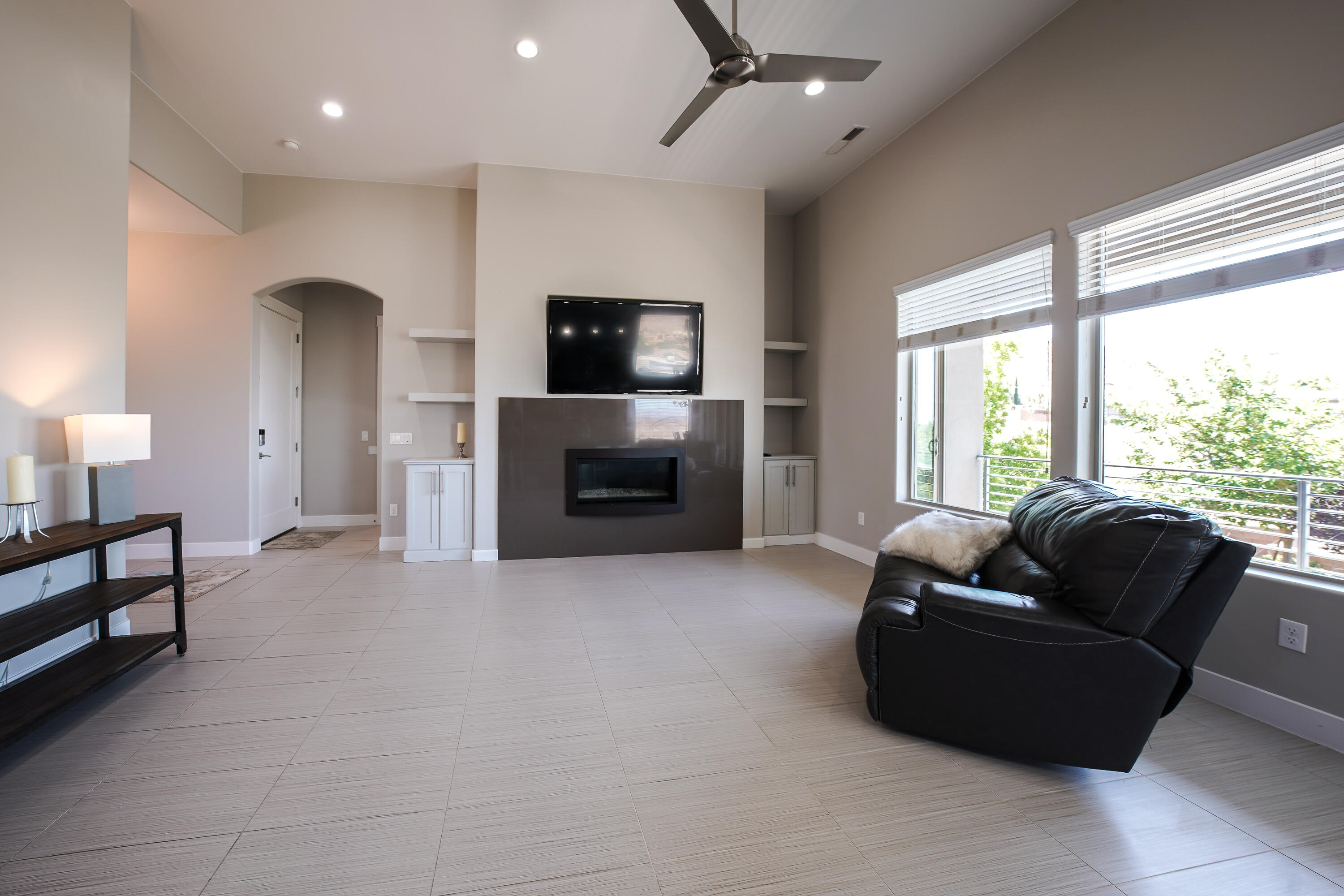 HIGH CHAPARRAL AT THE WASHINGTON BENCH - Residential