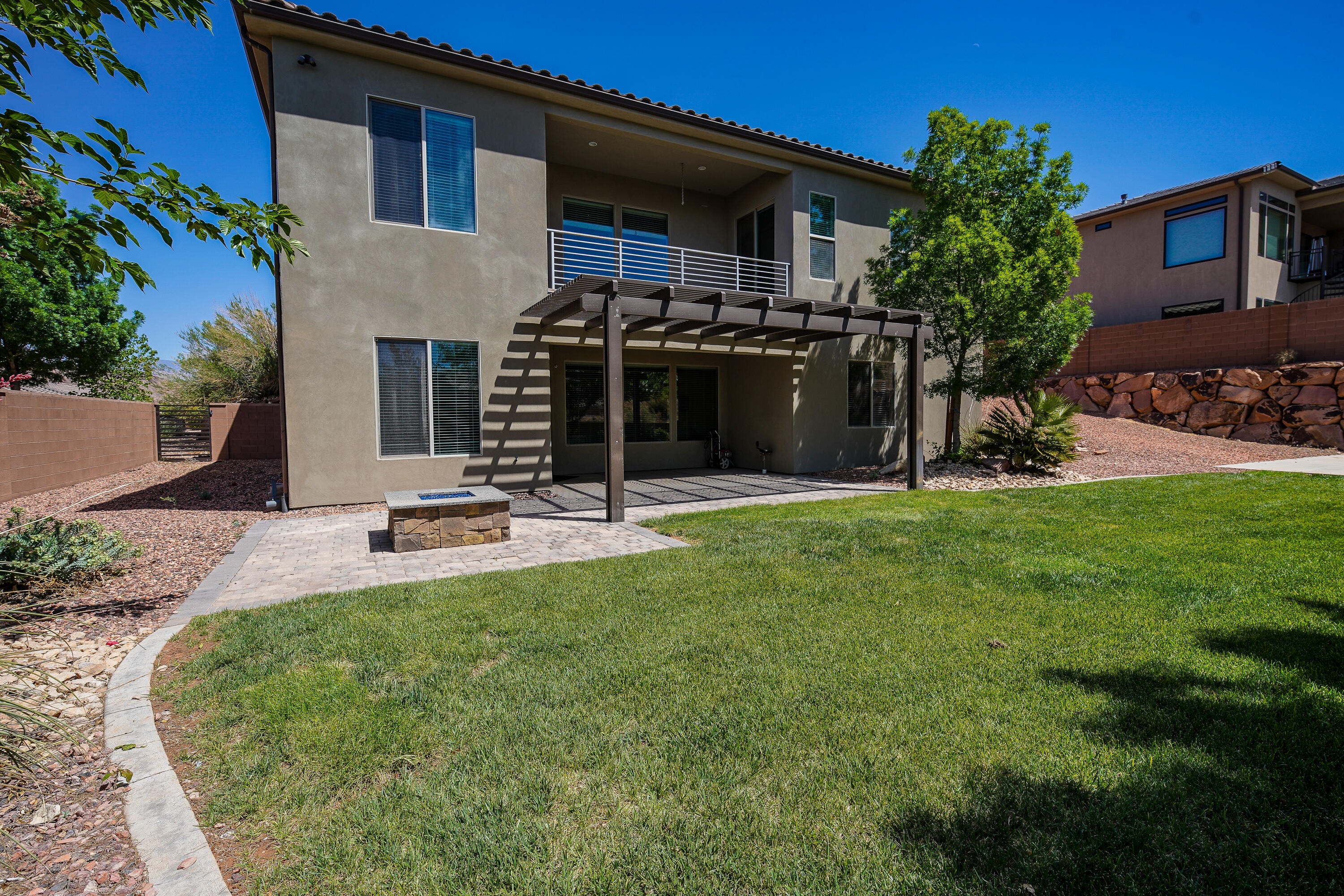 HIGH CHAPARRAL AT THE WASHINGTON BENCH - Residential