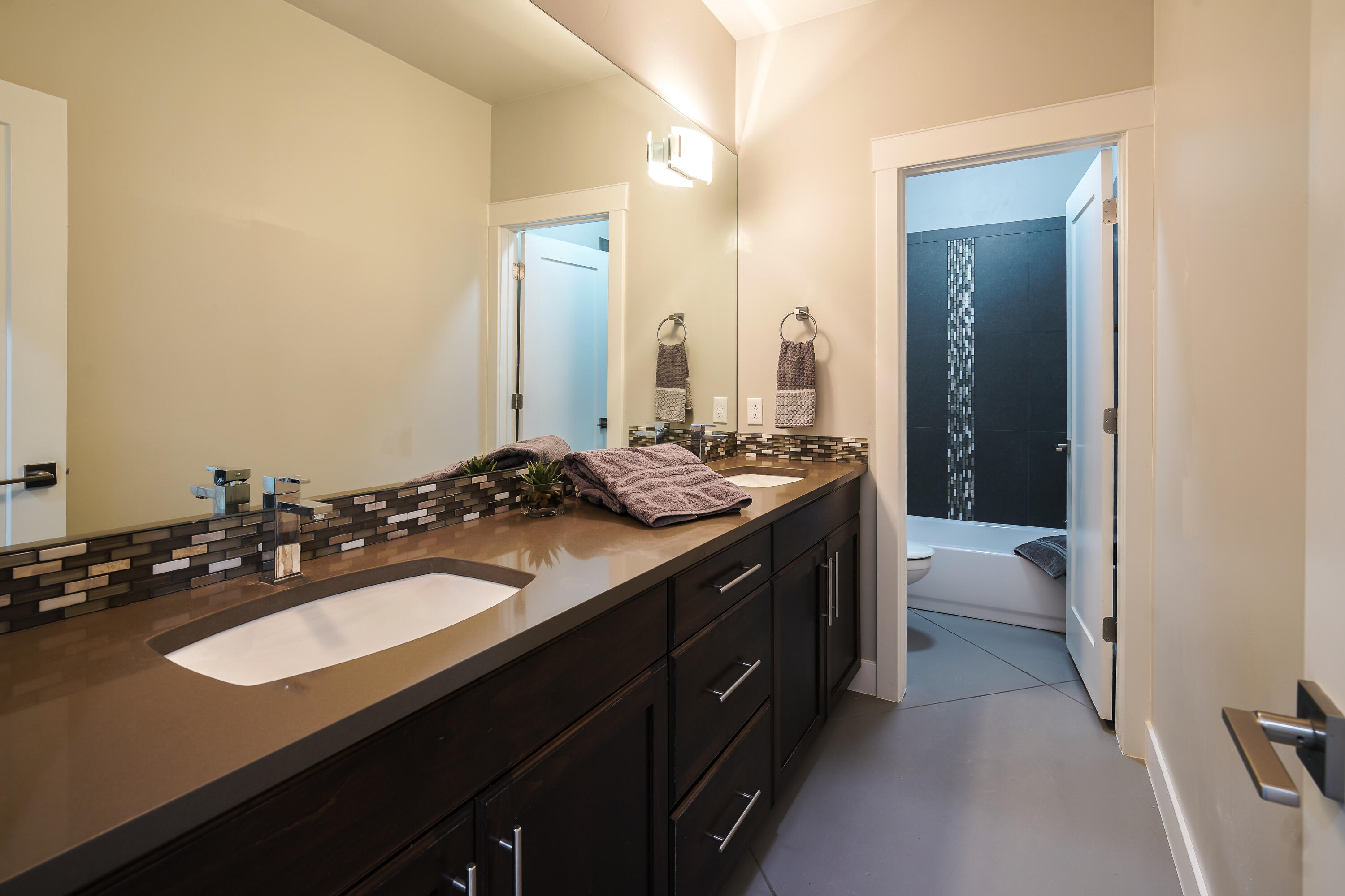 HIGH CHAPARRAL AT THE WASHINGTON BENCH - Residential