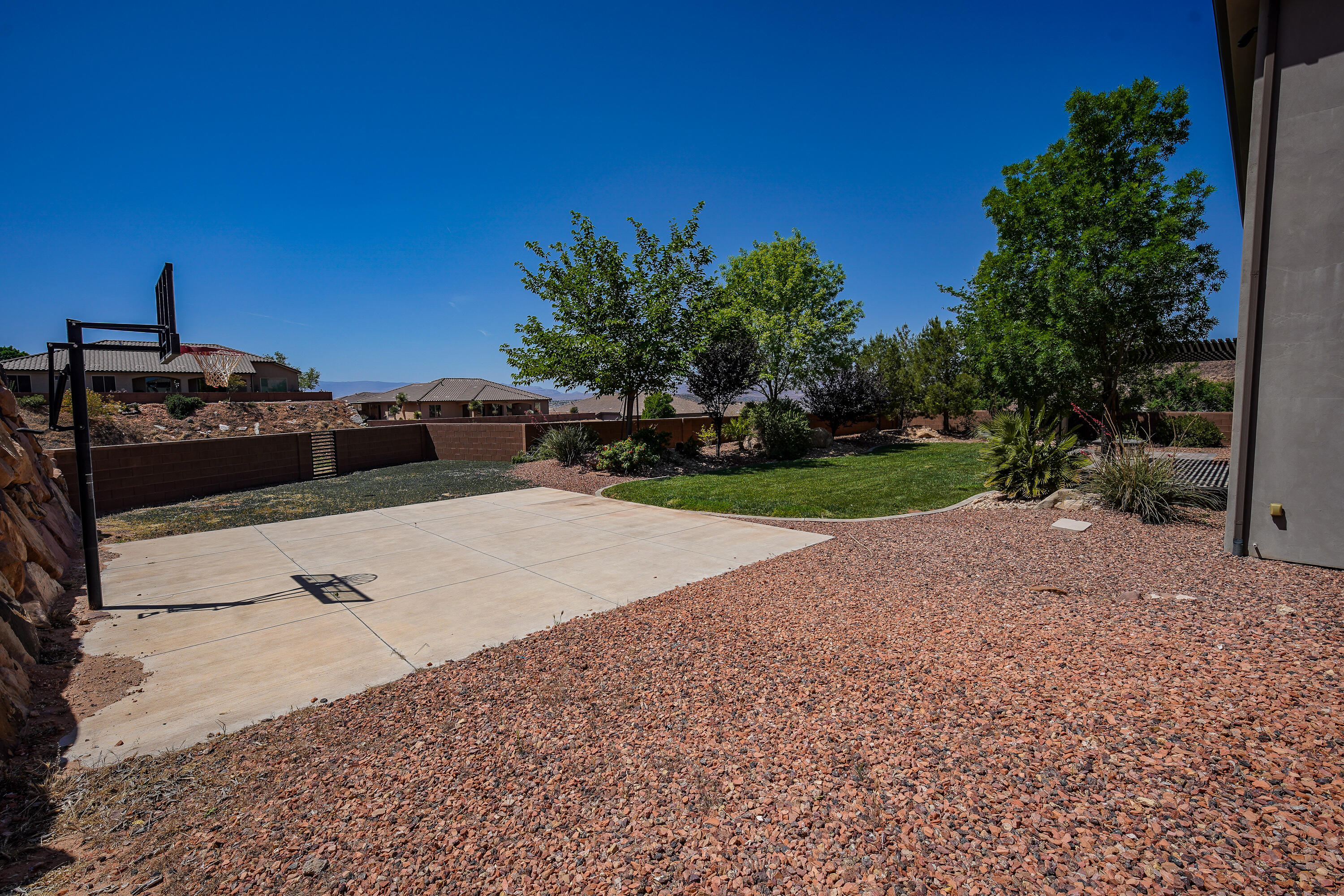 HIGH CHAPARRAL AT THE WASHINGTON BENCH - Residential