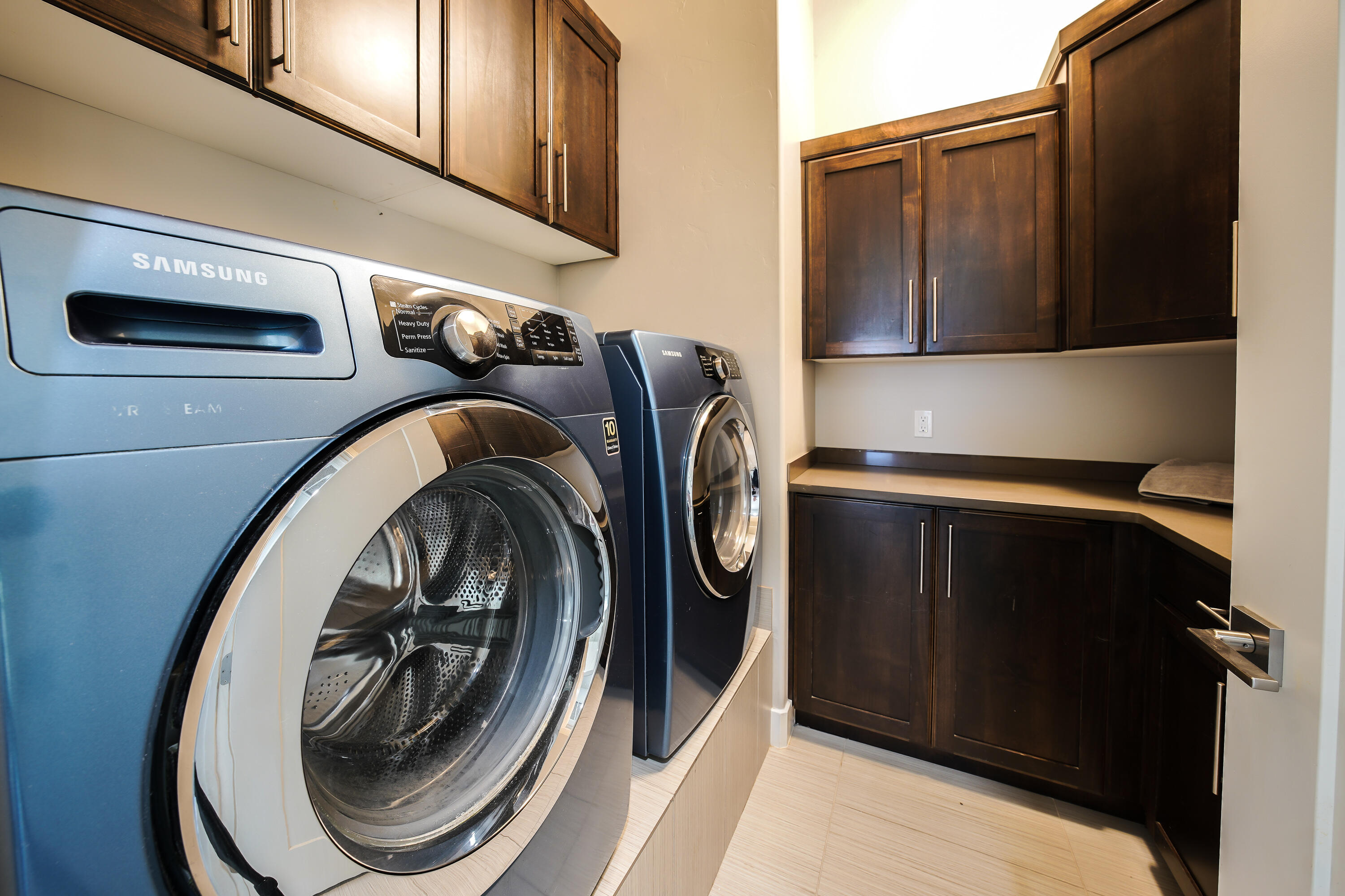 HIGH CHAPARRAL AT THE WASHINGTON BENCH - Residential