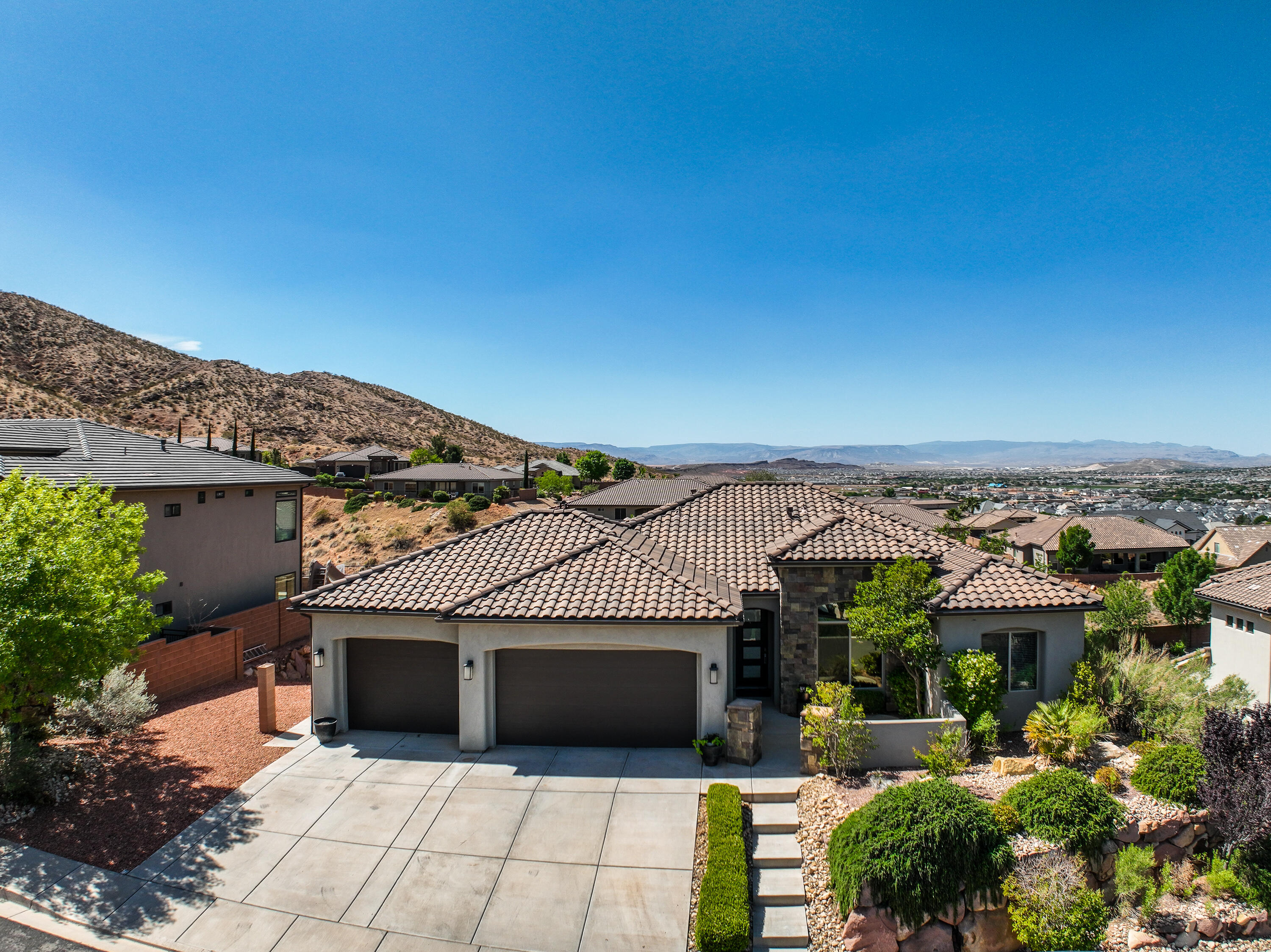 HIGH CHAPARRAL AT THE WASHINGTON BENCH - Residential