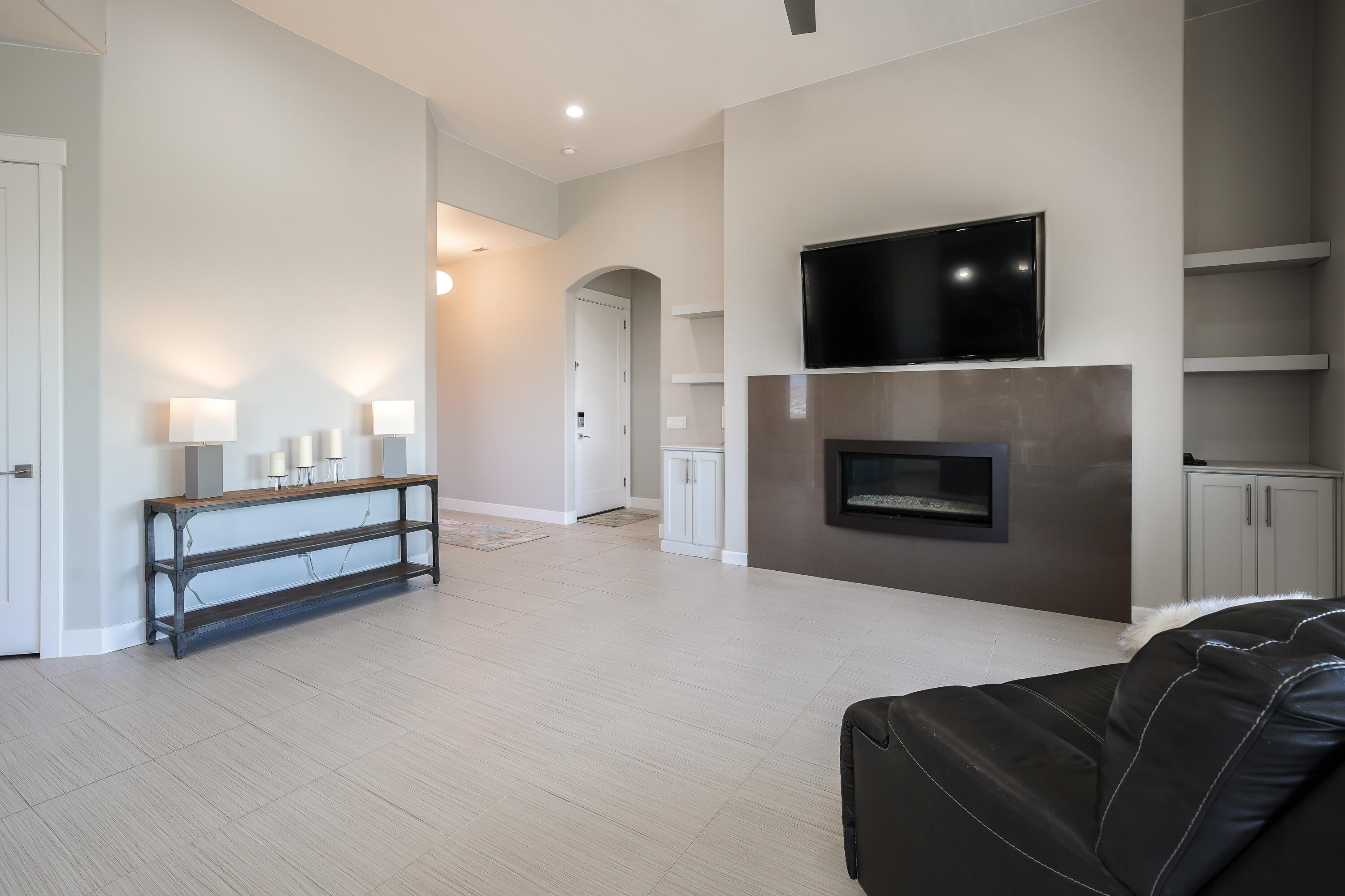 HIGH CHAPARRAL AT THE WASHINGTON BENCH - Residential