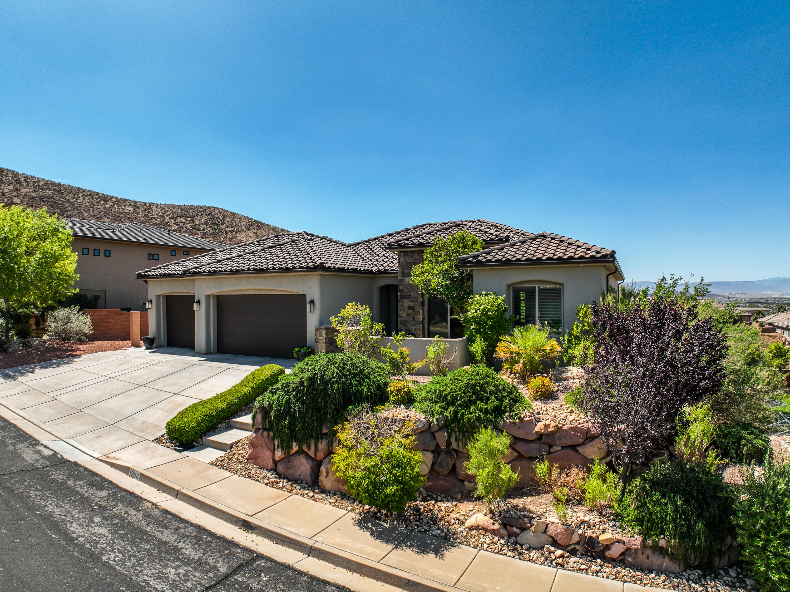 HIGH CHAPARRAL AT THE WASHINGTON BENCH - Residential