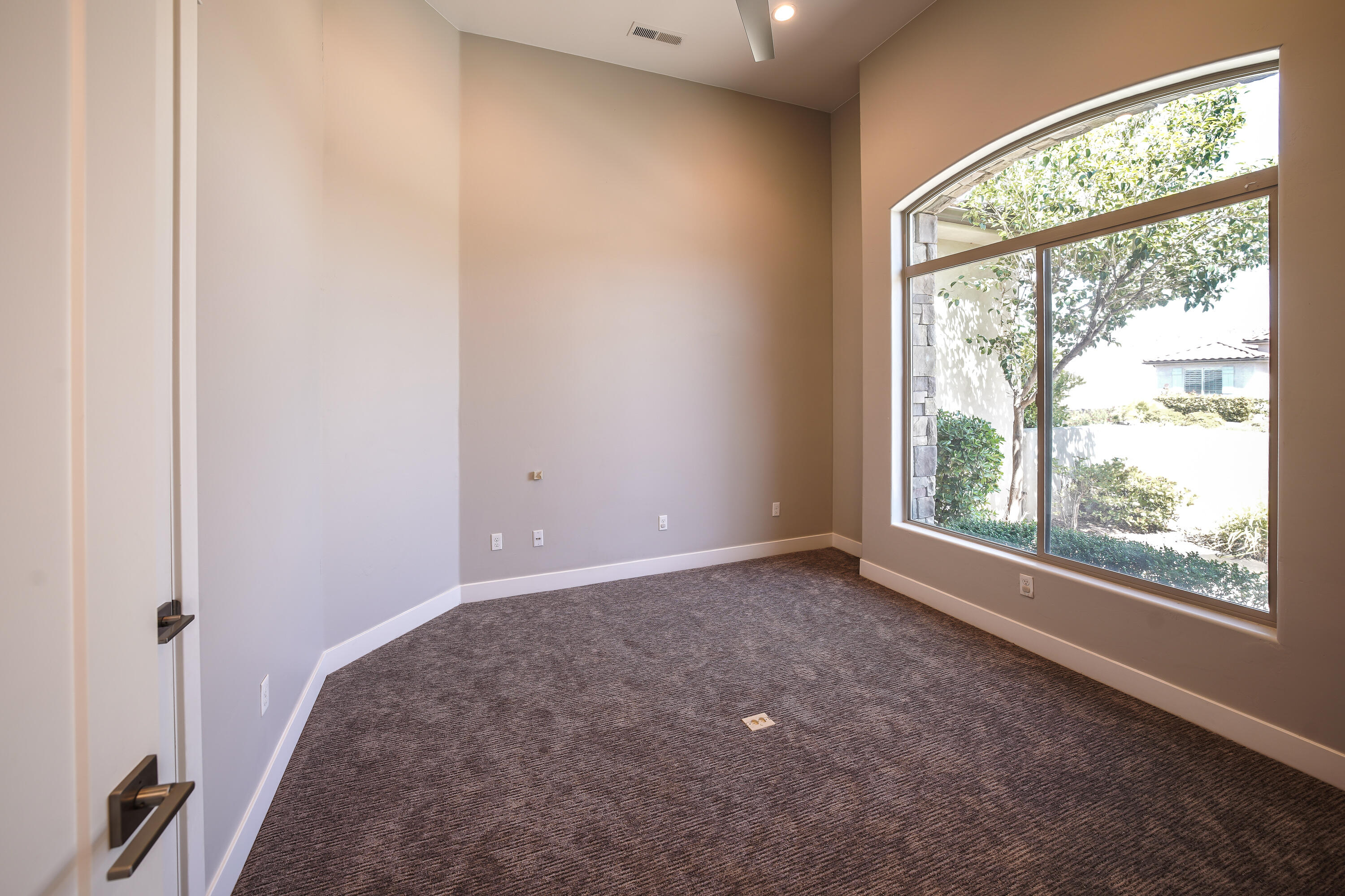 HIGH CHAPARRAL AT THE WASHINGTON BENCH - Residential