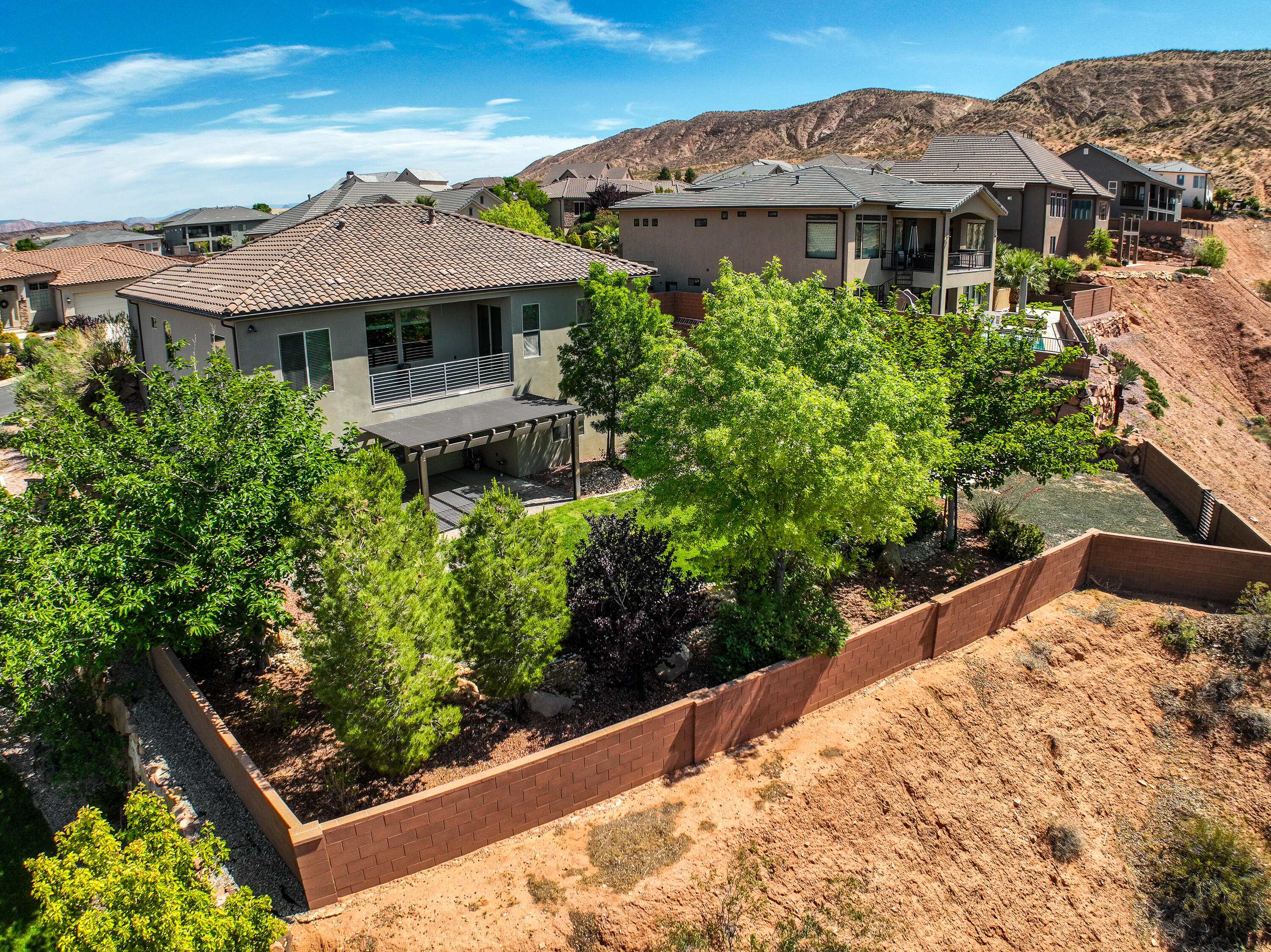 HIGH CHAPARRAL AT THE WASHINGTON BENCH - Residential