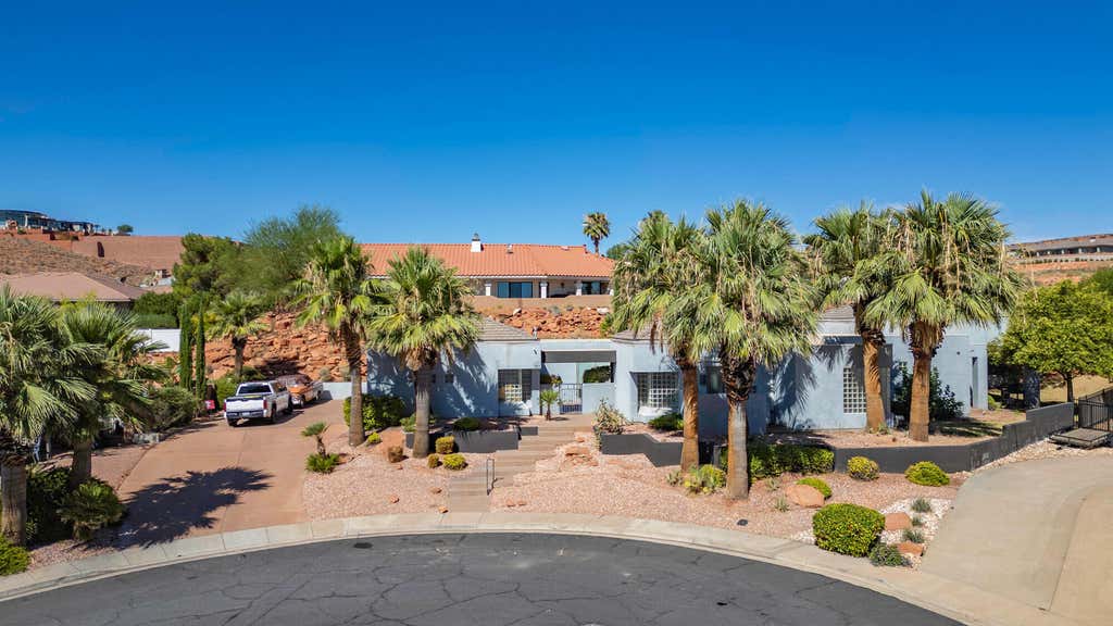 Photo of 301 N Fairway CIR, Washington, UT 84780 (MLS # 26-275372)