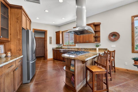 Tiny photo for 2907 Zuni CIR, Springdale, UT 84767 (MLS # 26-275681)
