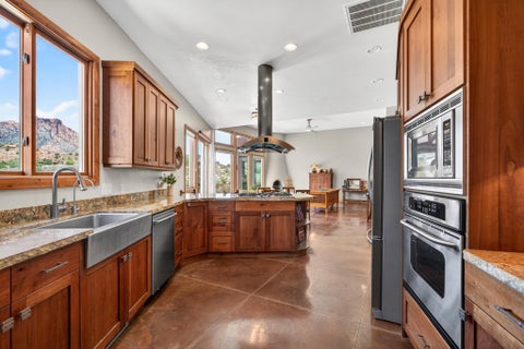 Tiny photo for 2907 Zuni CIR, Springdale, UT 84767 (MLS # 26-275681)