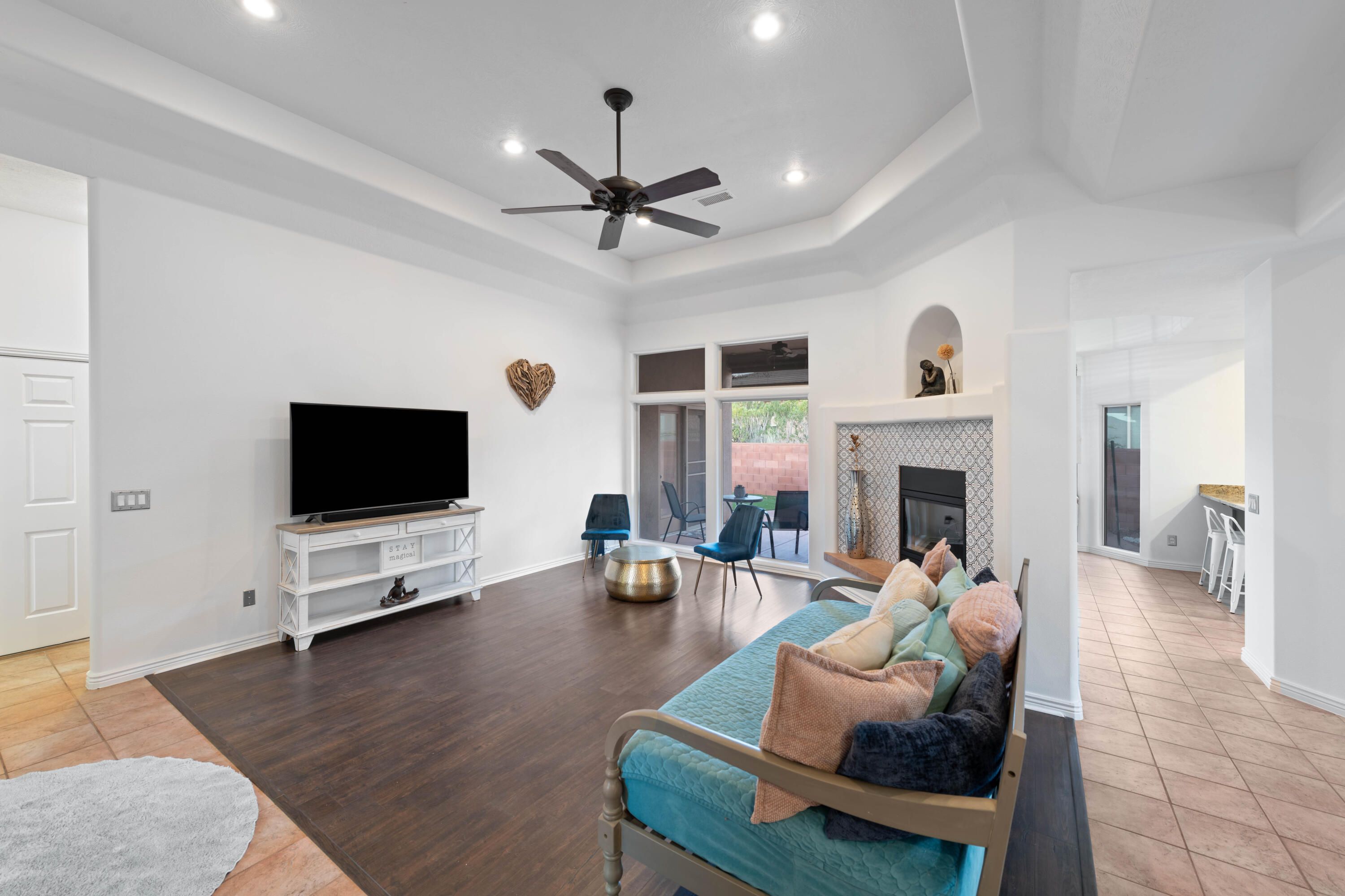 EAGLE ROCK - Residential