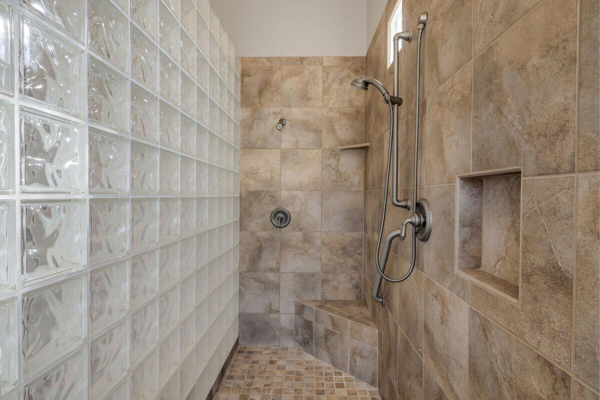 LEEDS TOWNSITE - Residential