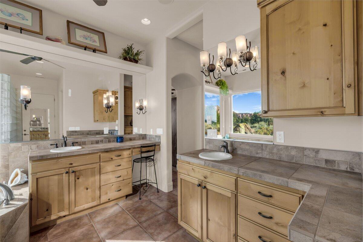 LEEDS TOWNSITE - Residential