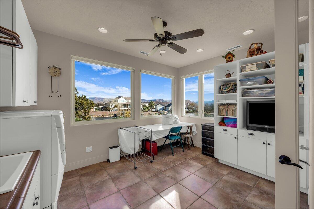 LEEDS TOWNSITE - Residential