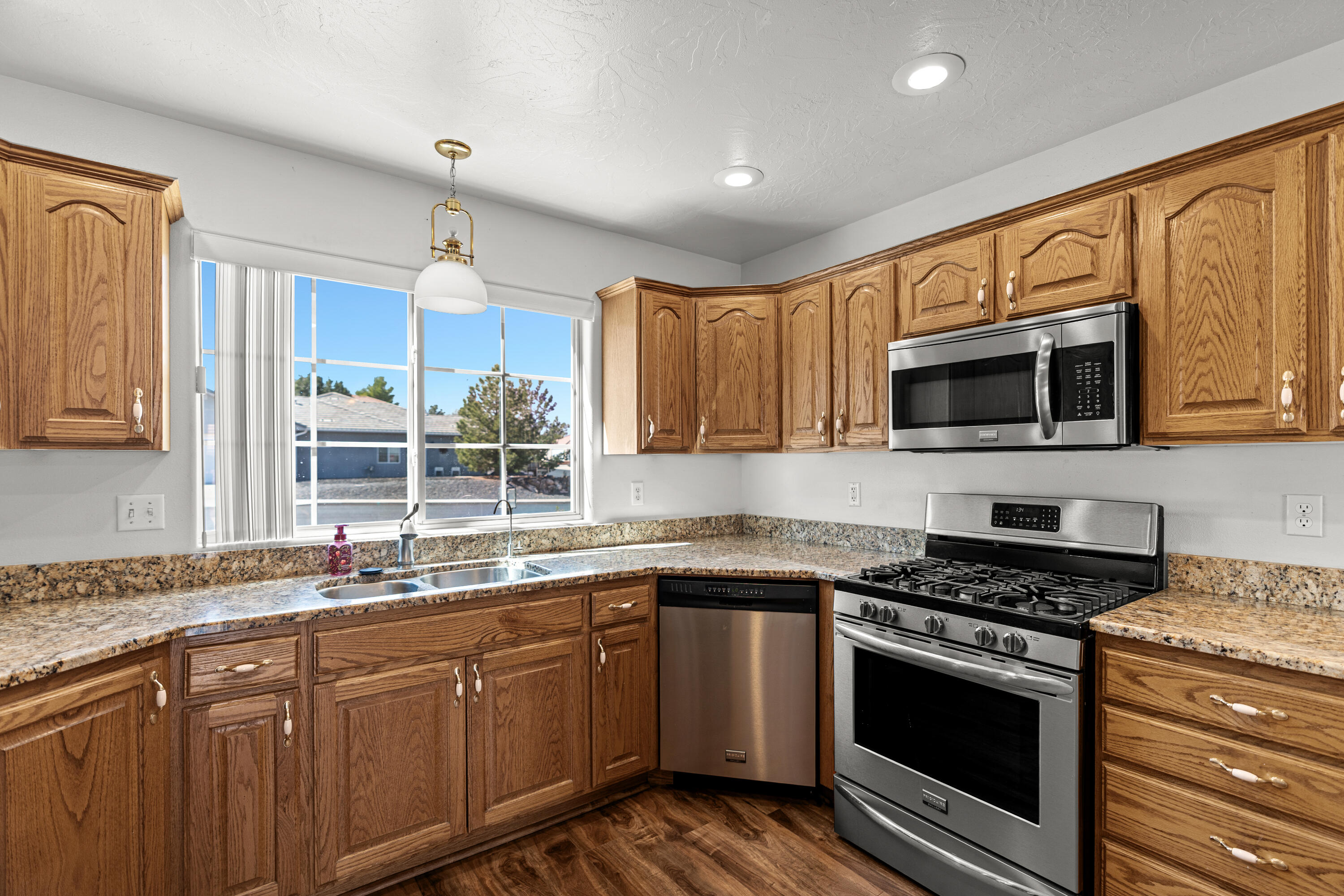 SANTA FE HILLS - Residential