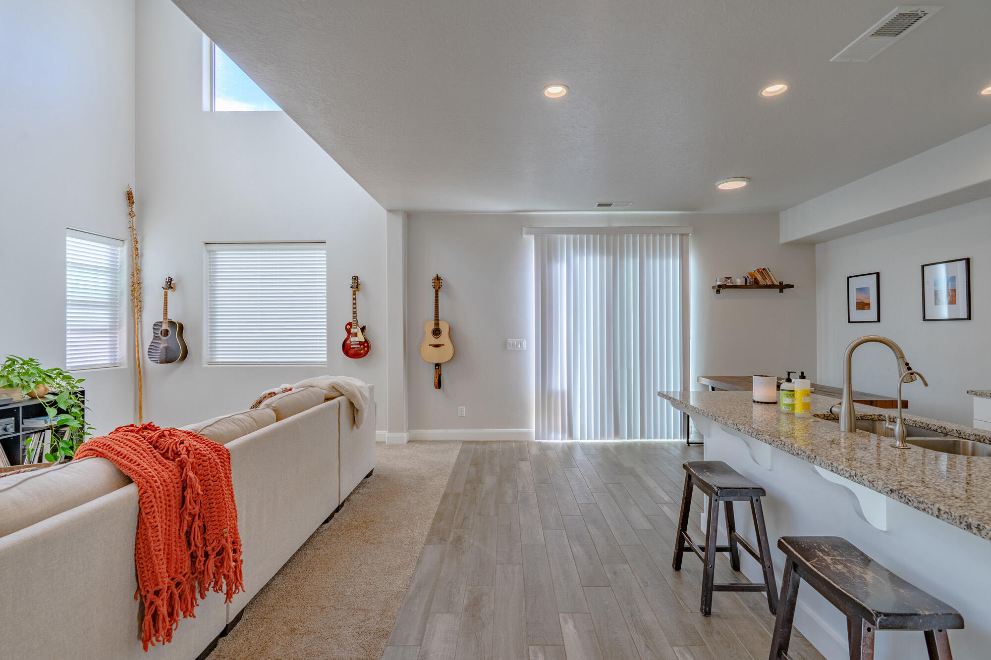 HURRICANE HEIGHTS TOWNHOMES - Residential