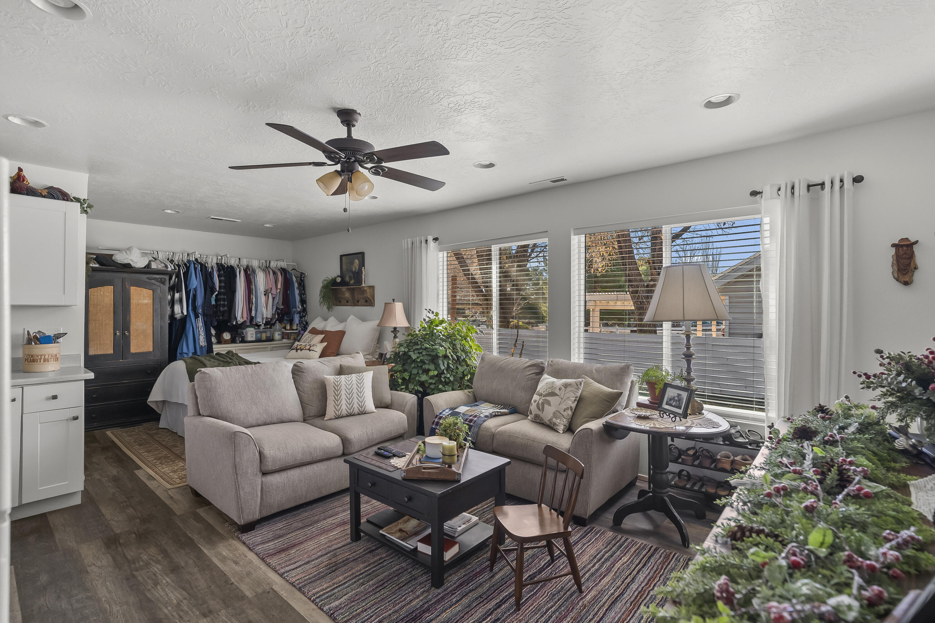 DIAMOND VALLEY ACRES - Residential