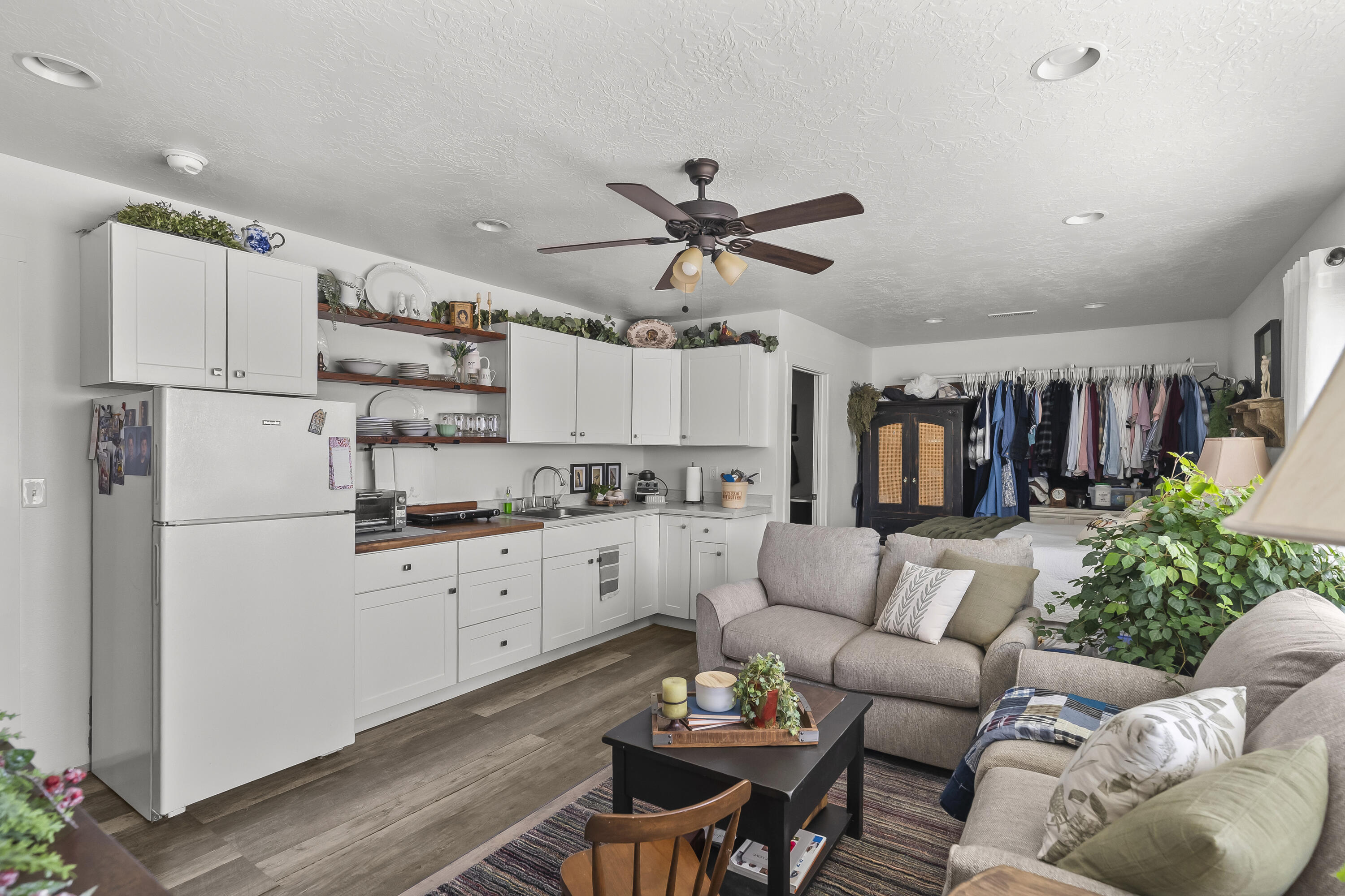 DIAMOND VALLEY ACRES - Residential