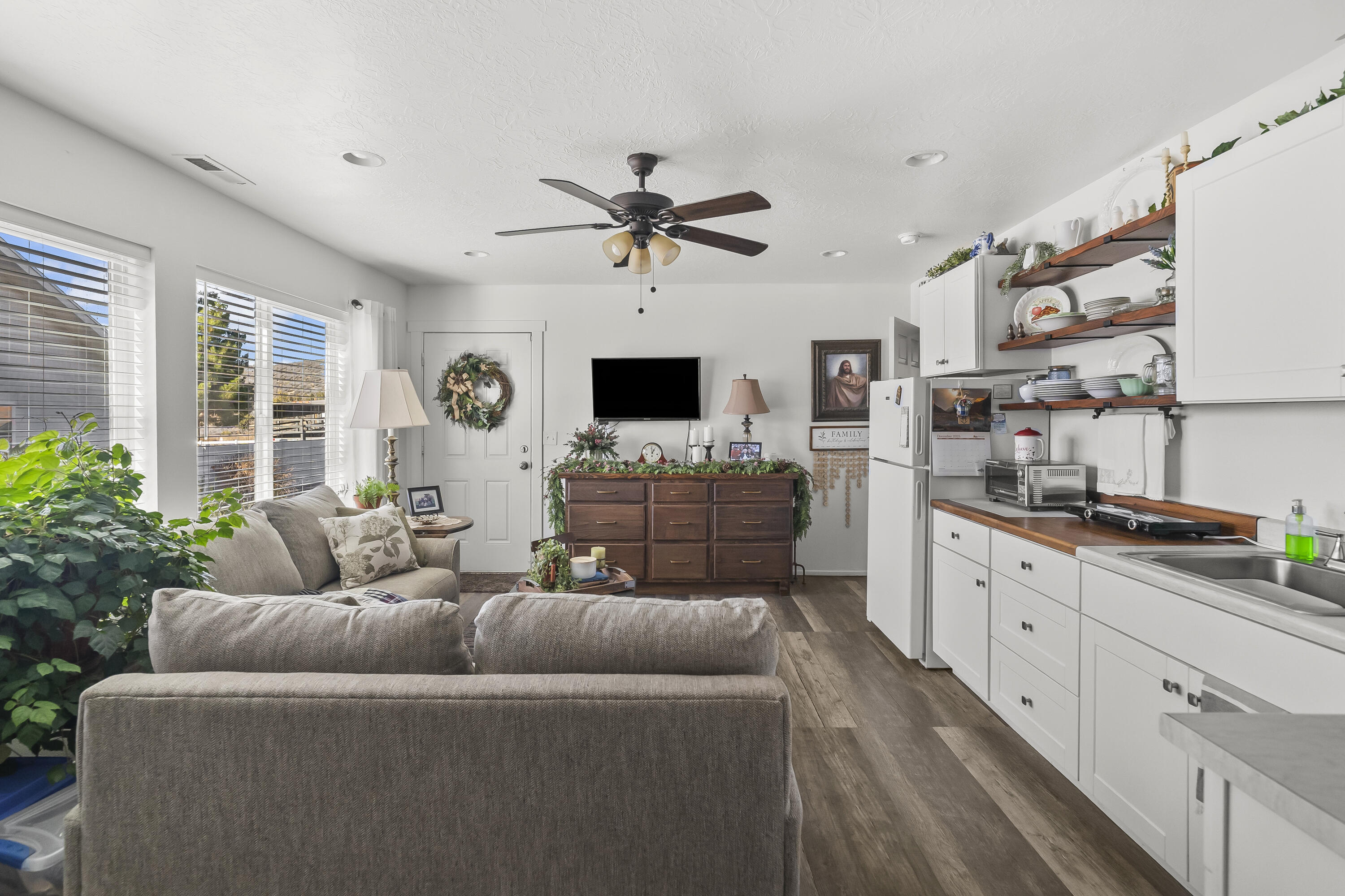 DIAMOND VALLEY ACRES - Residential