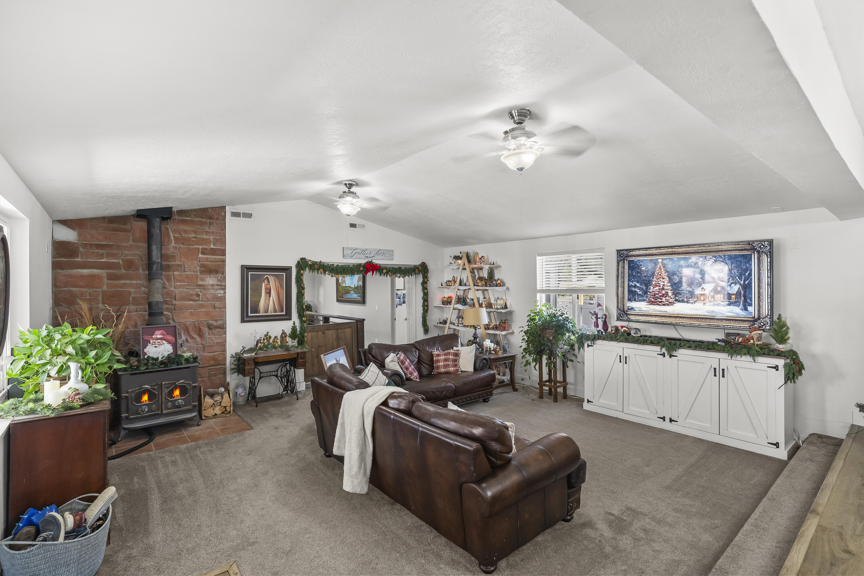 DIAMOND VALLEY ACRES - Residential