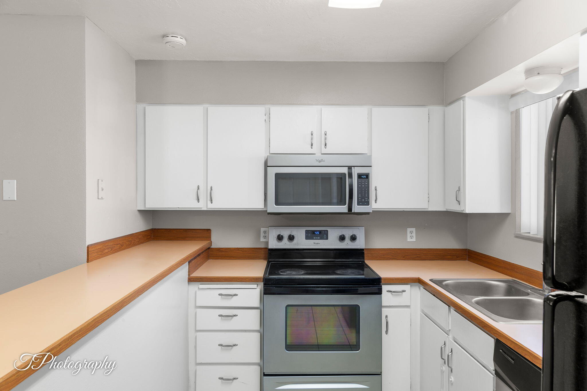 COLOR VIEW TOWNHOMES - Residential