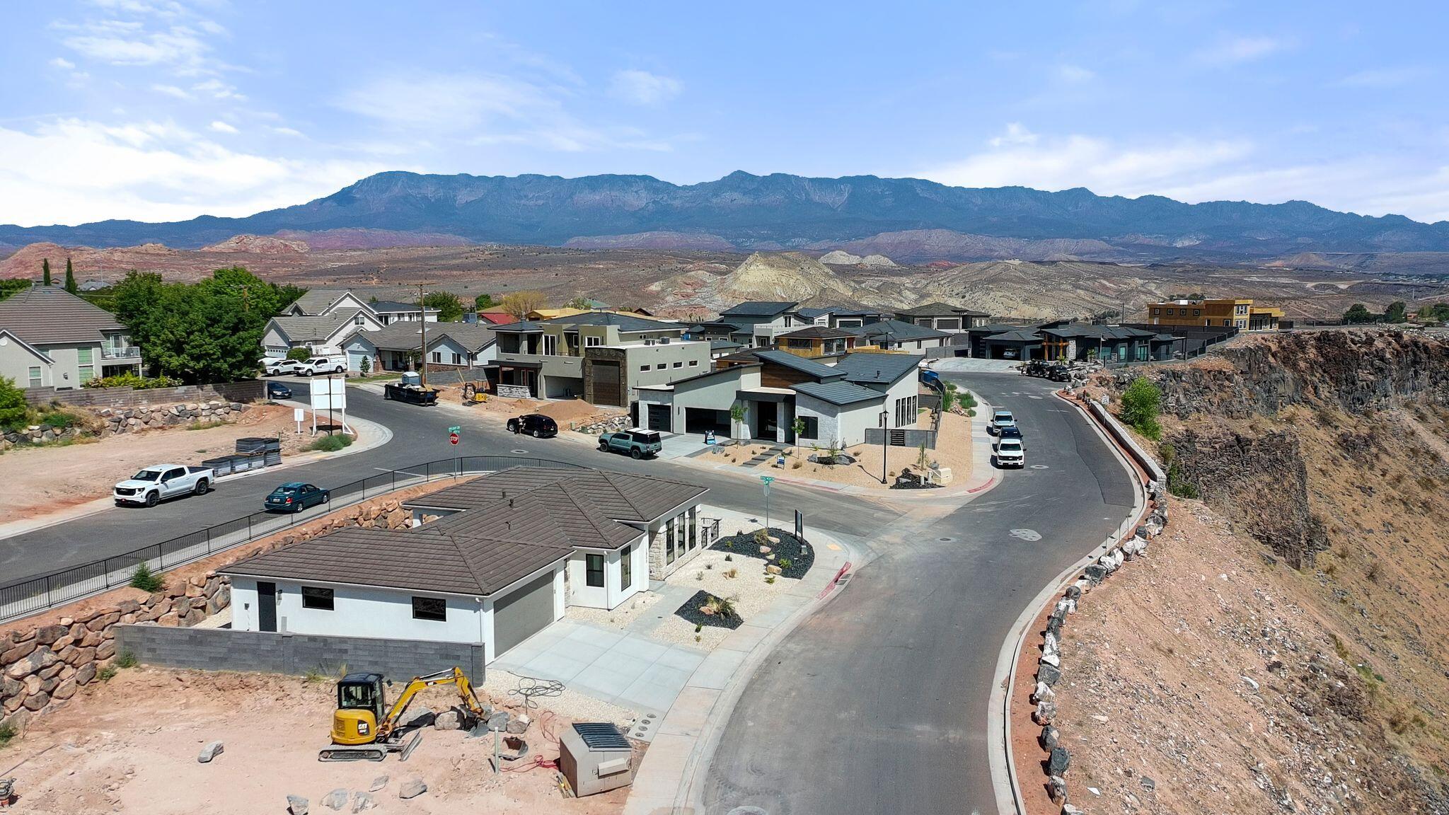 FALCON RIDGE - Residential