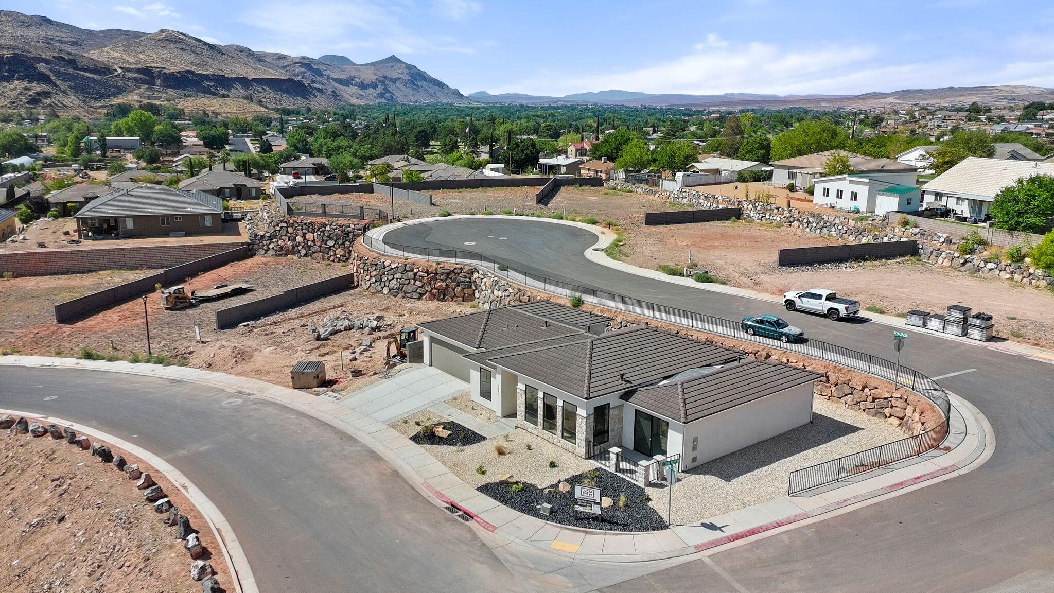 FALCON RIDGE - Residential