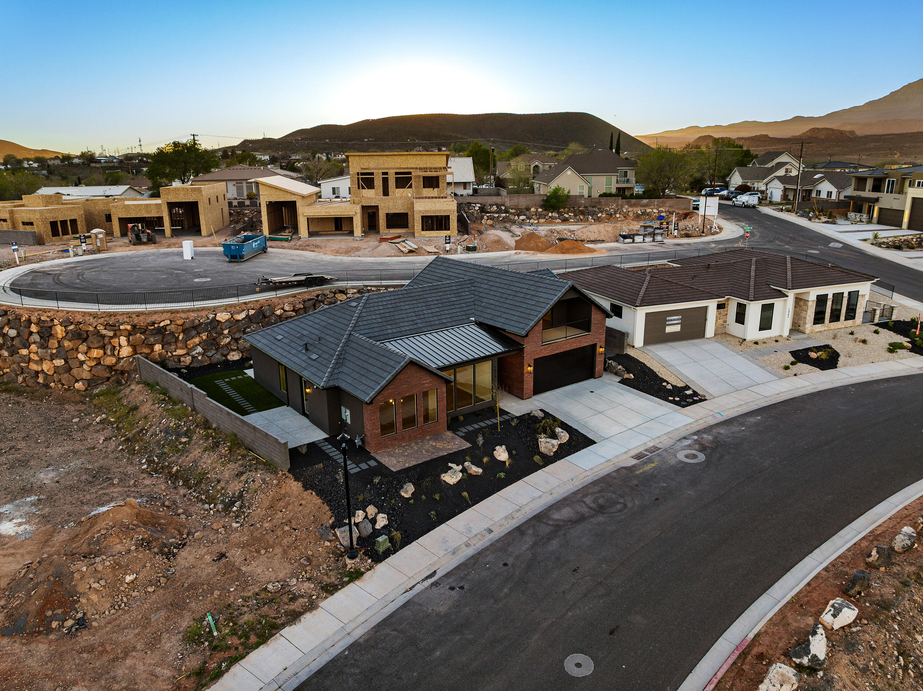 FALCON RIDGE - Residential