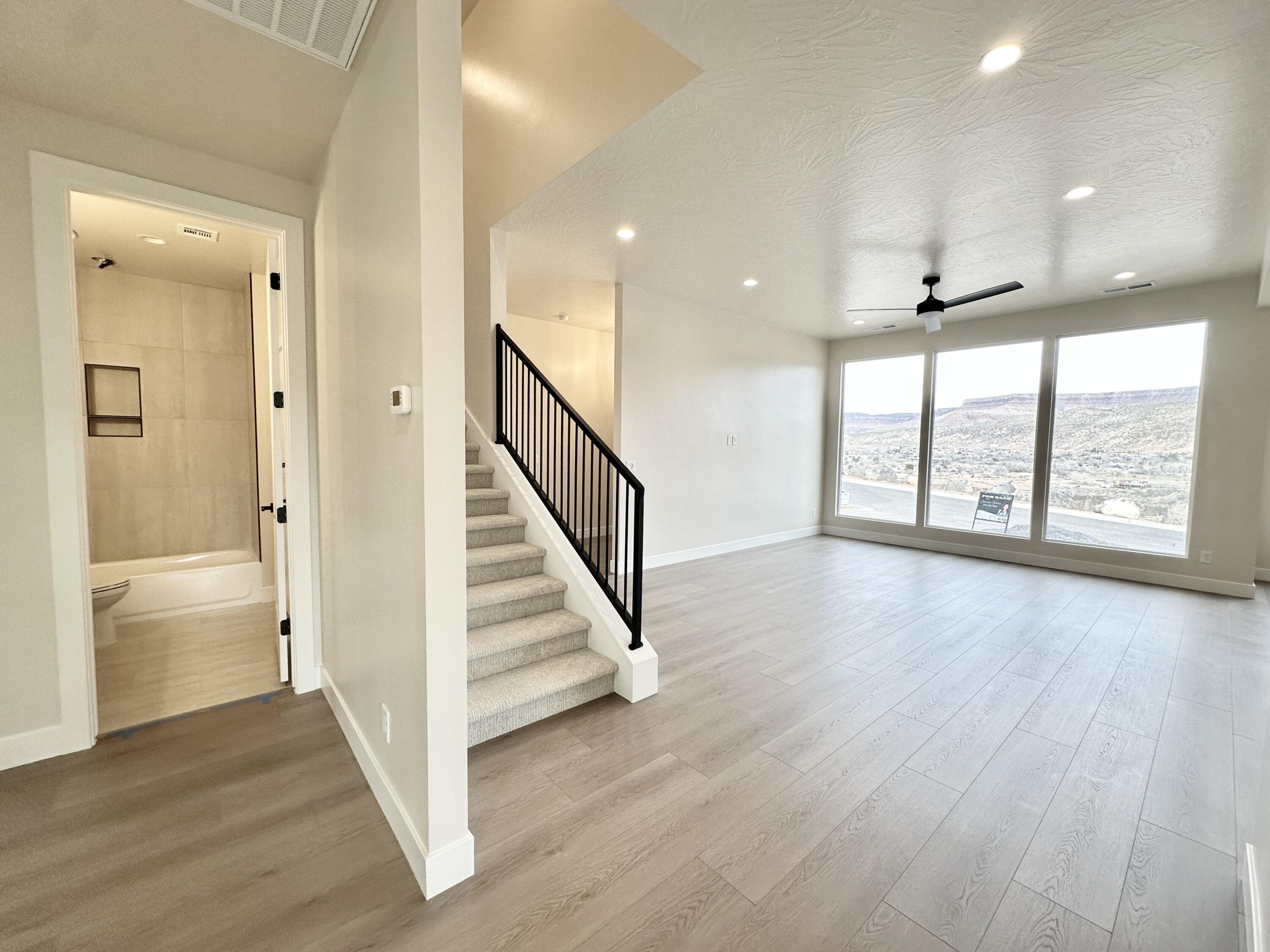 FALCON RIDGE - Residential