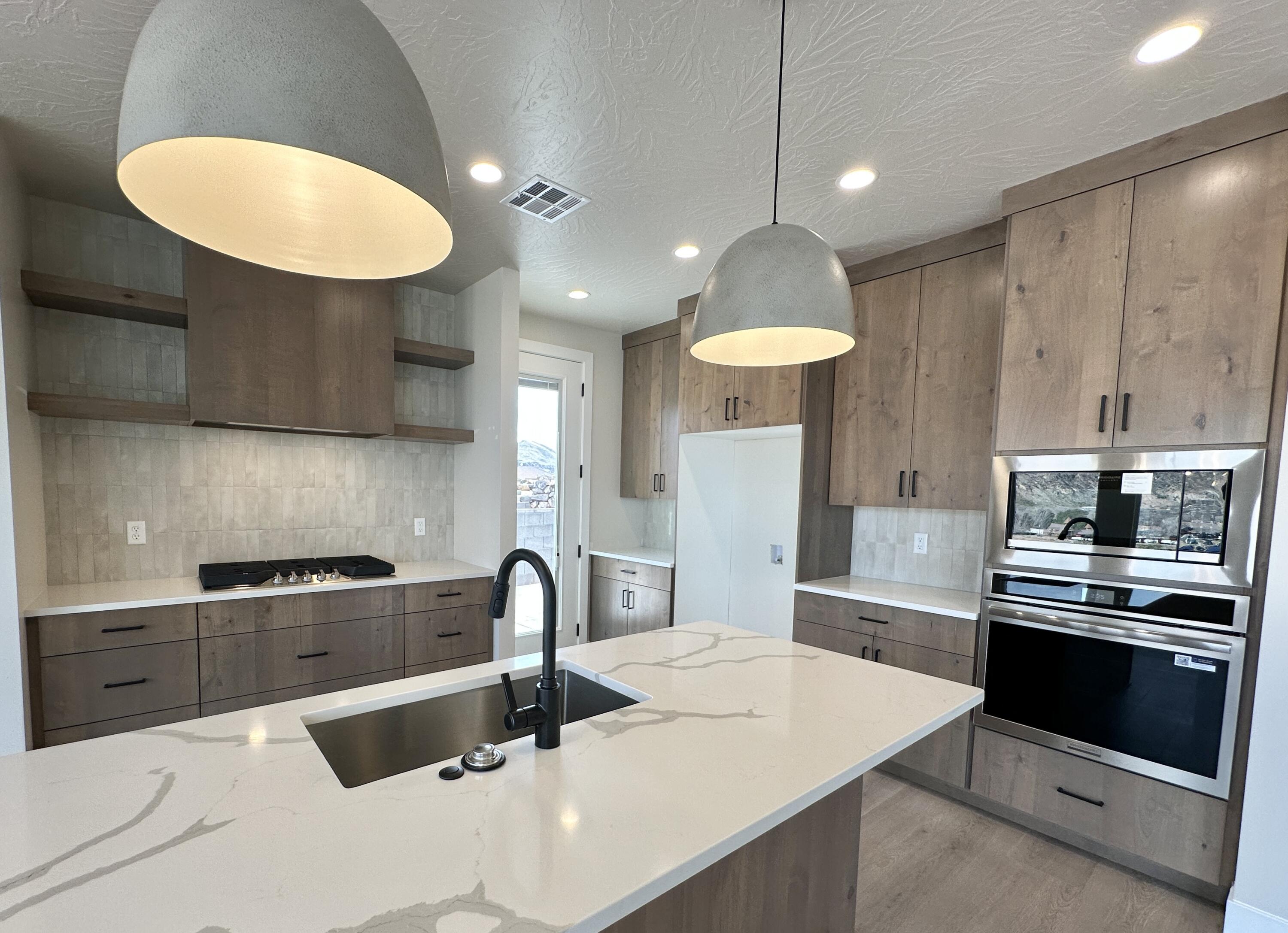 FALCON RIDGE - Residential