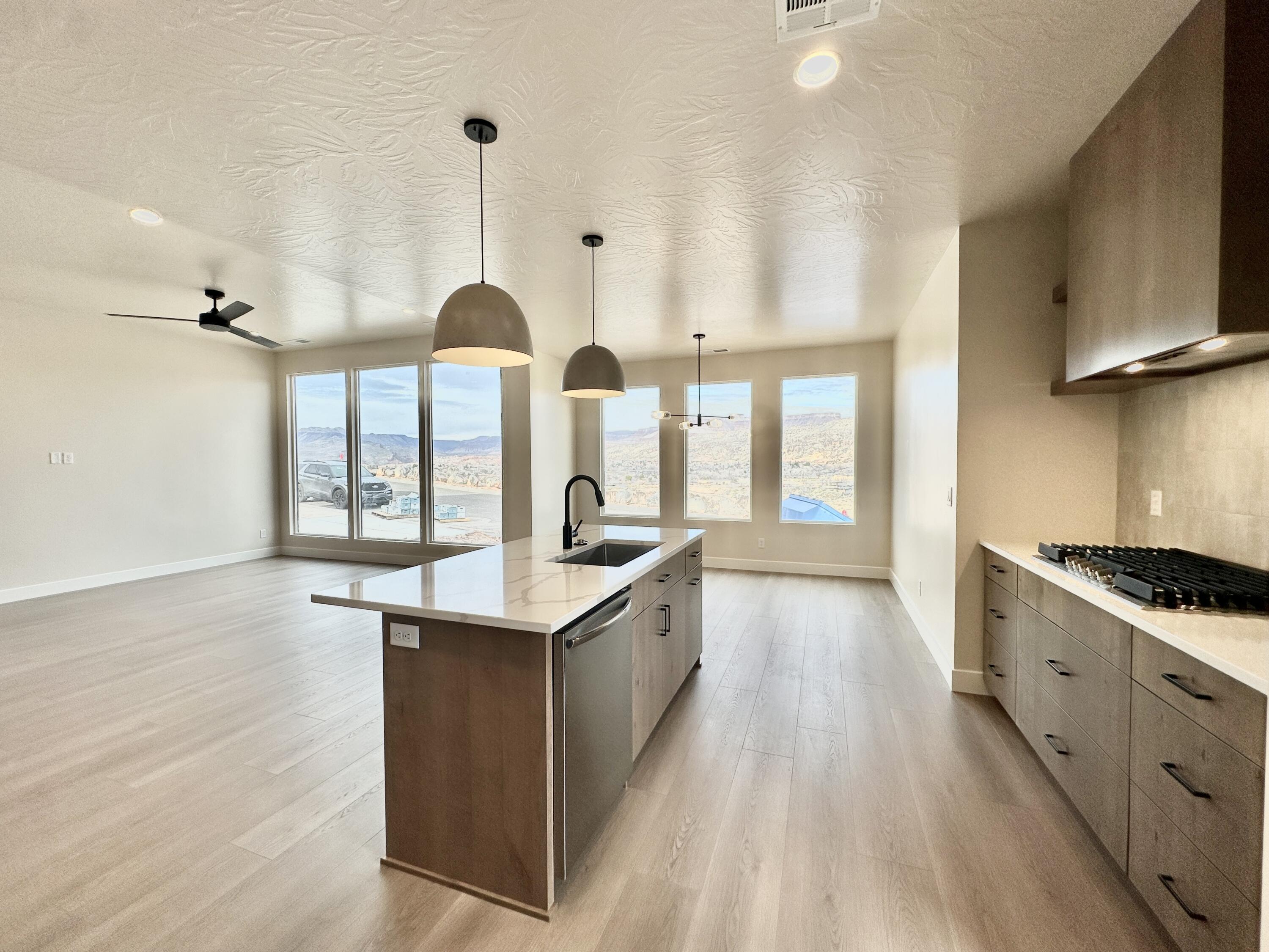 FALCON RIDGE - Residential