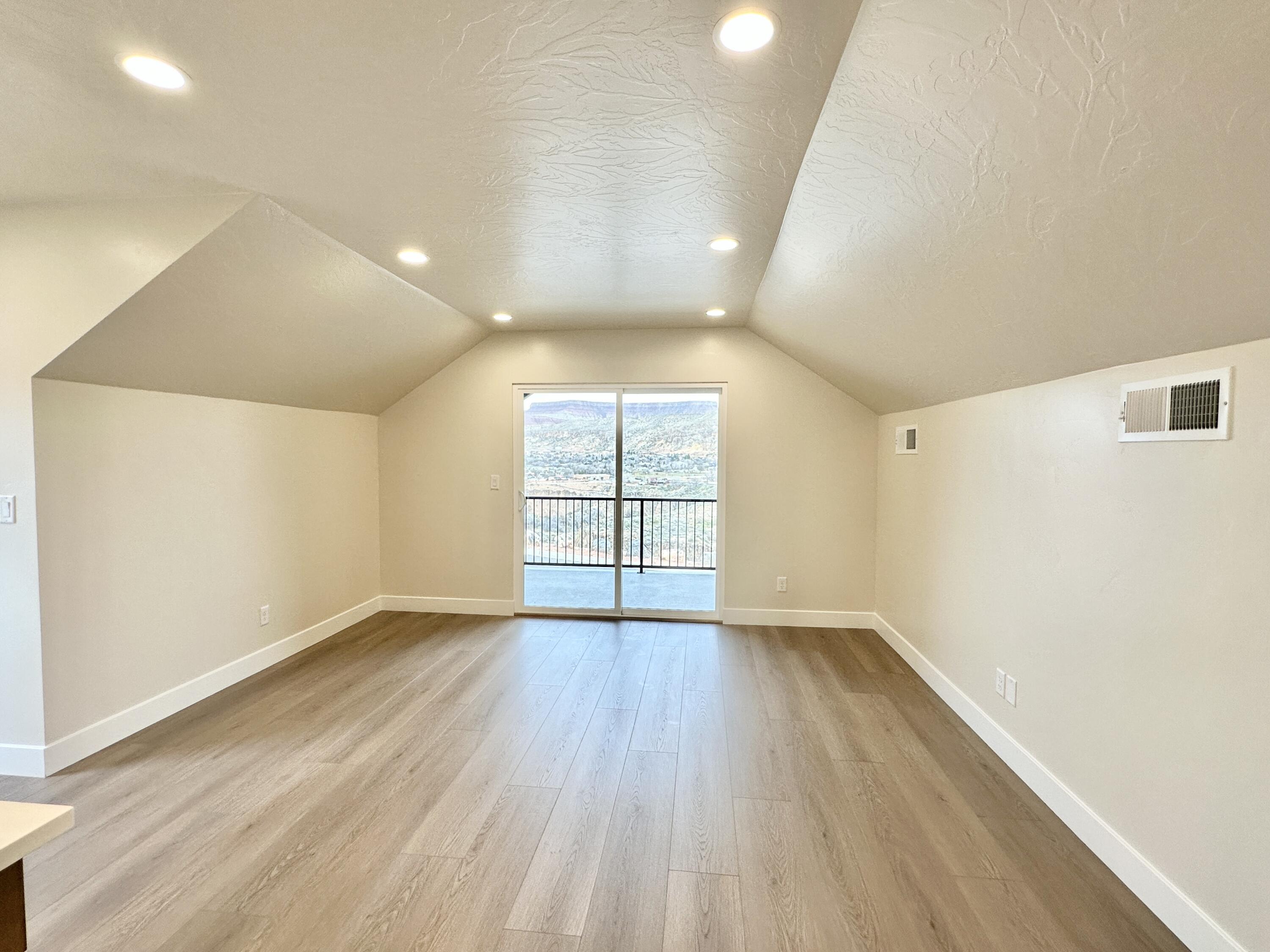 FALCON RIDGE - Residential