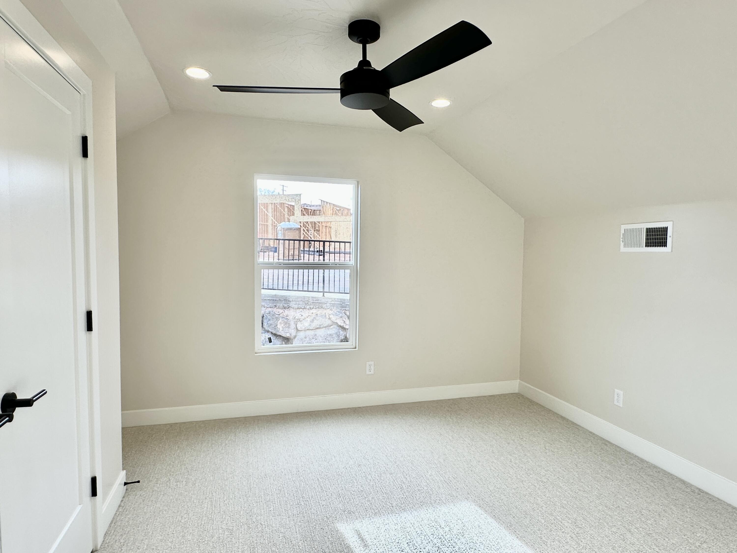 FALCON RIDGE - Residential