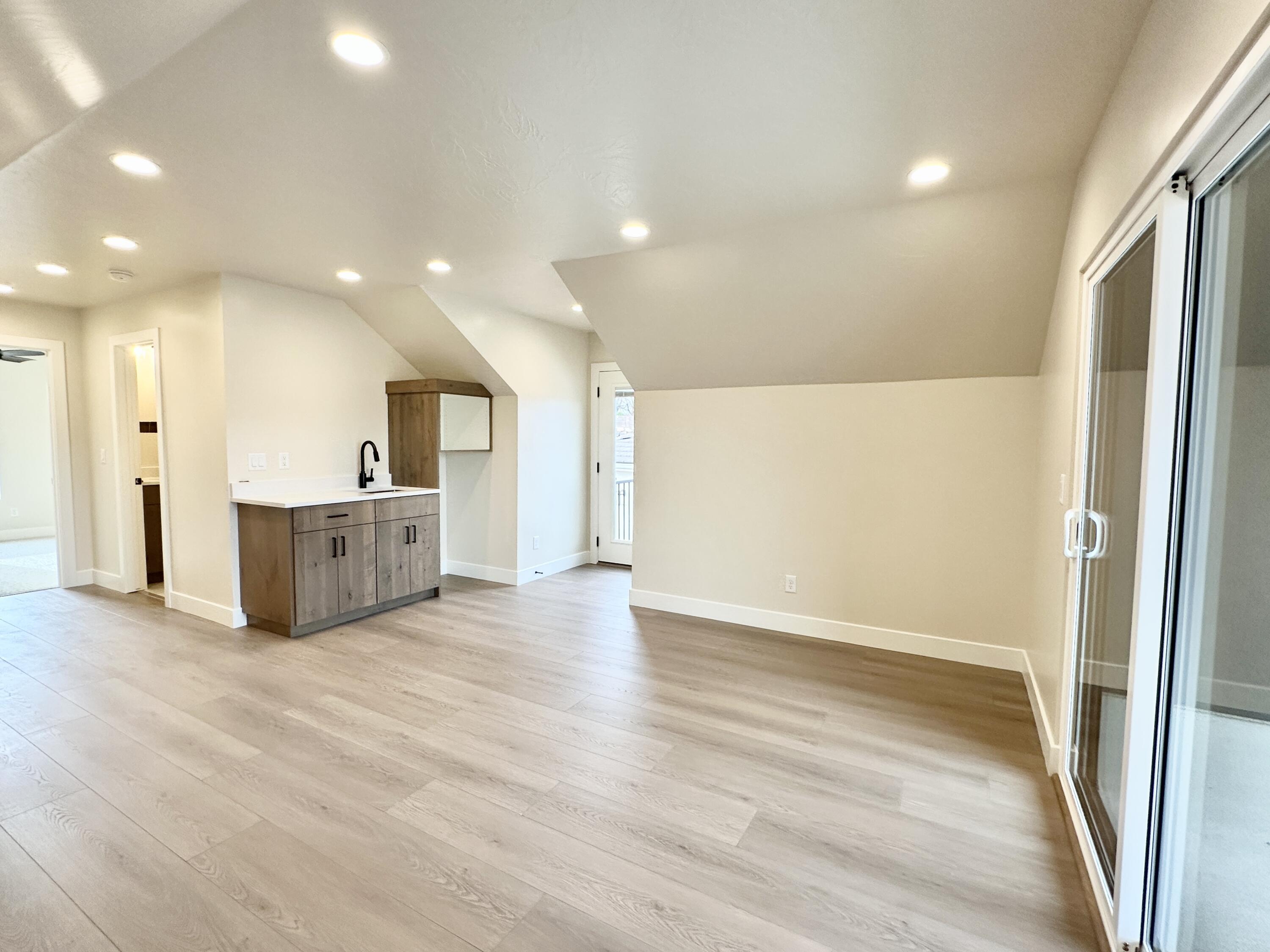 FALCON RIDGE - Residential