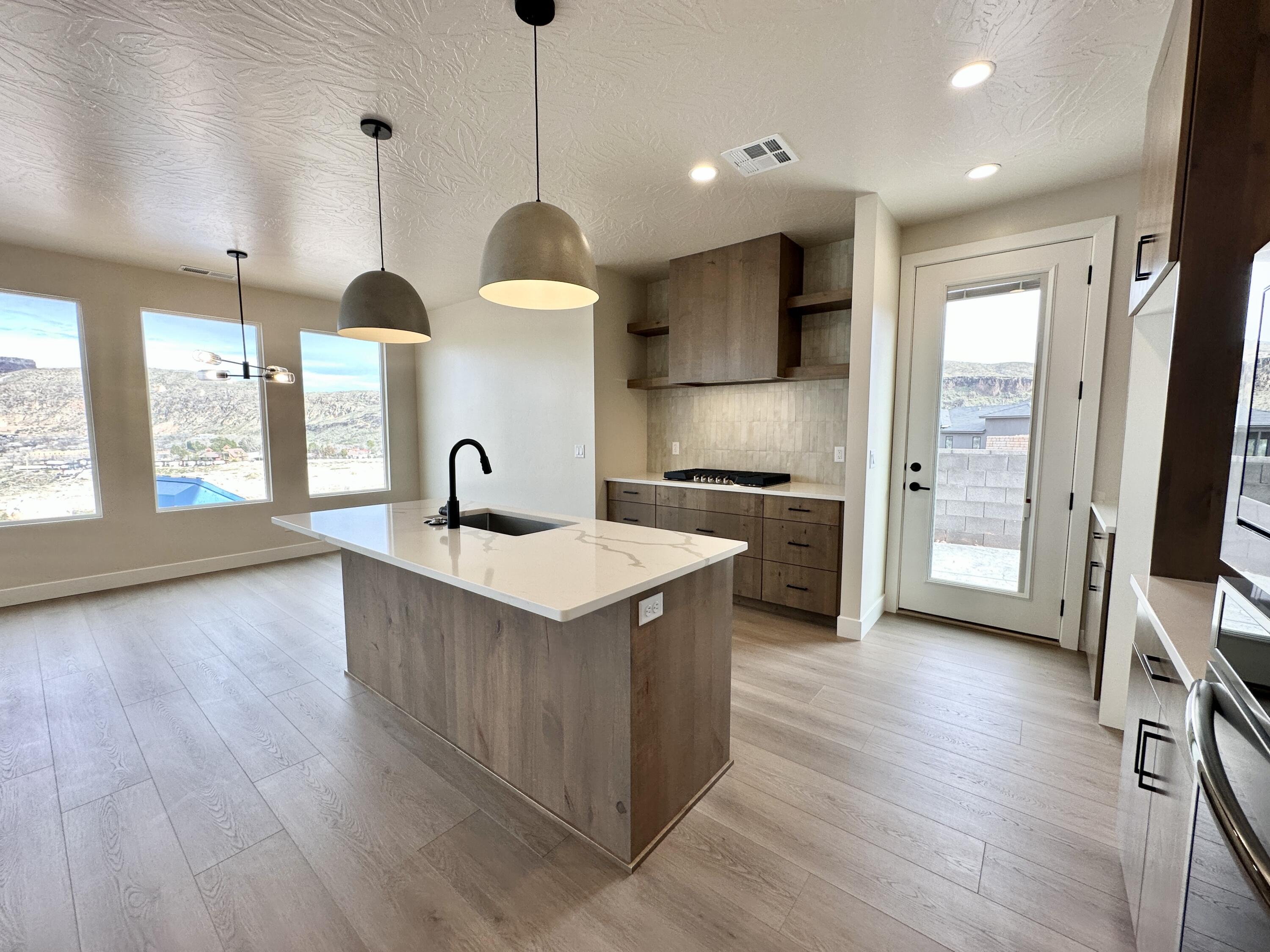 FALCON RIDGE - Residential