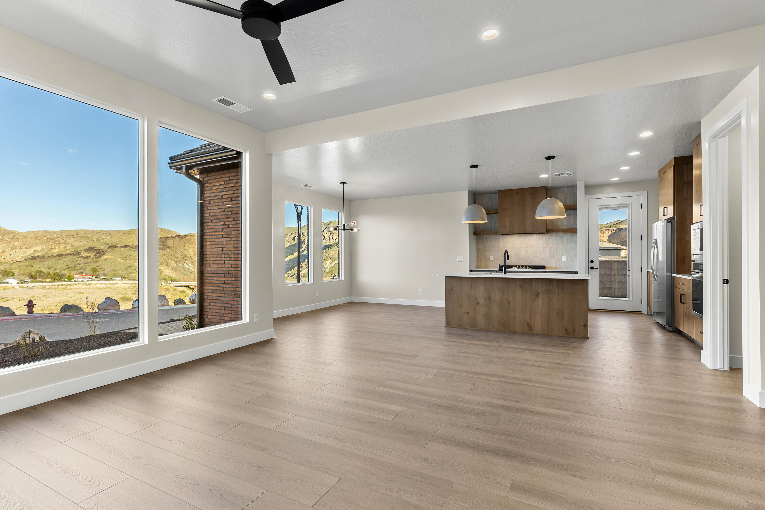 FALCON RIDGE - Residential