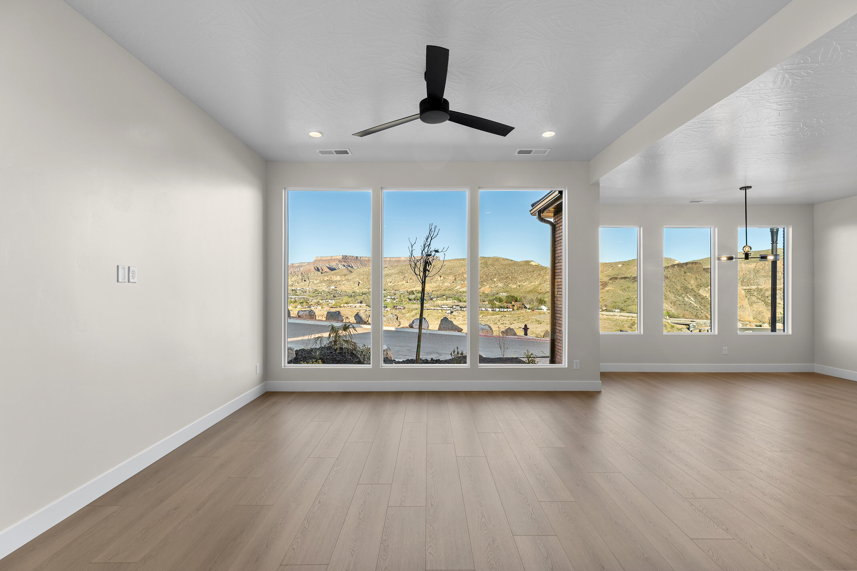 FALCON RIDGE - Residential