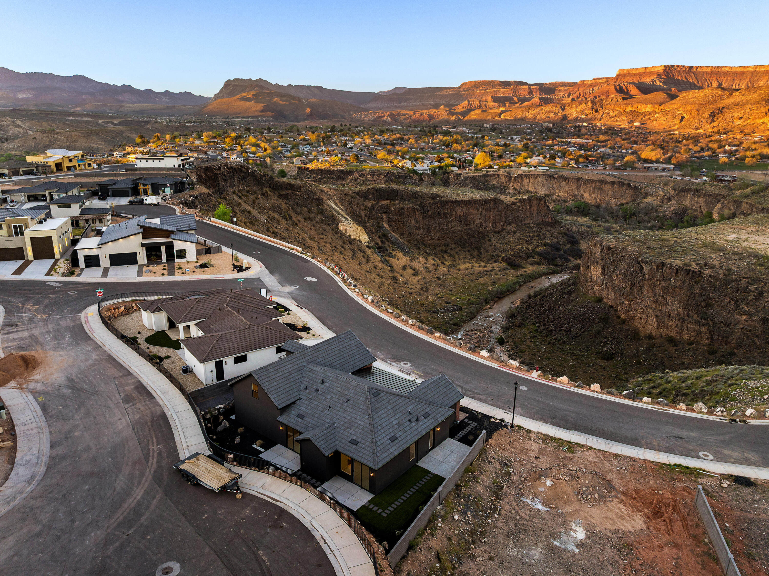 FALCON RIDGE - Residential