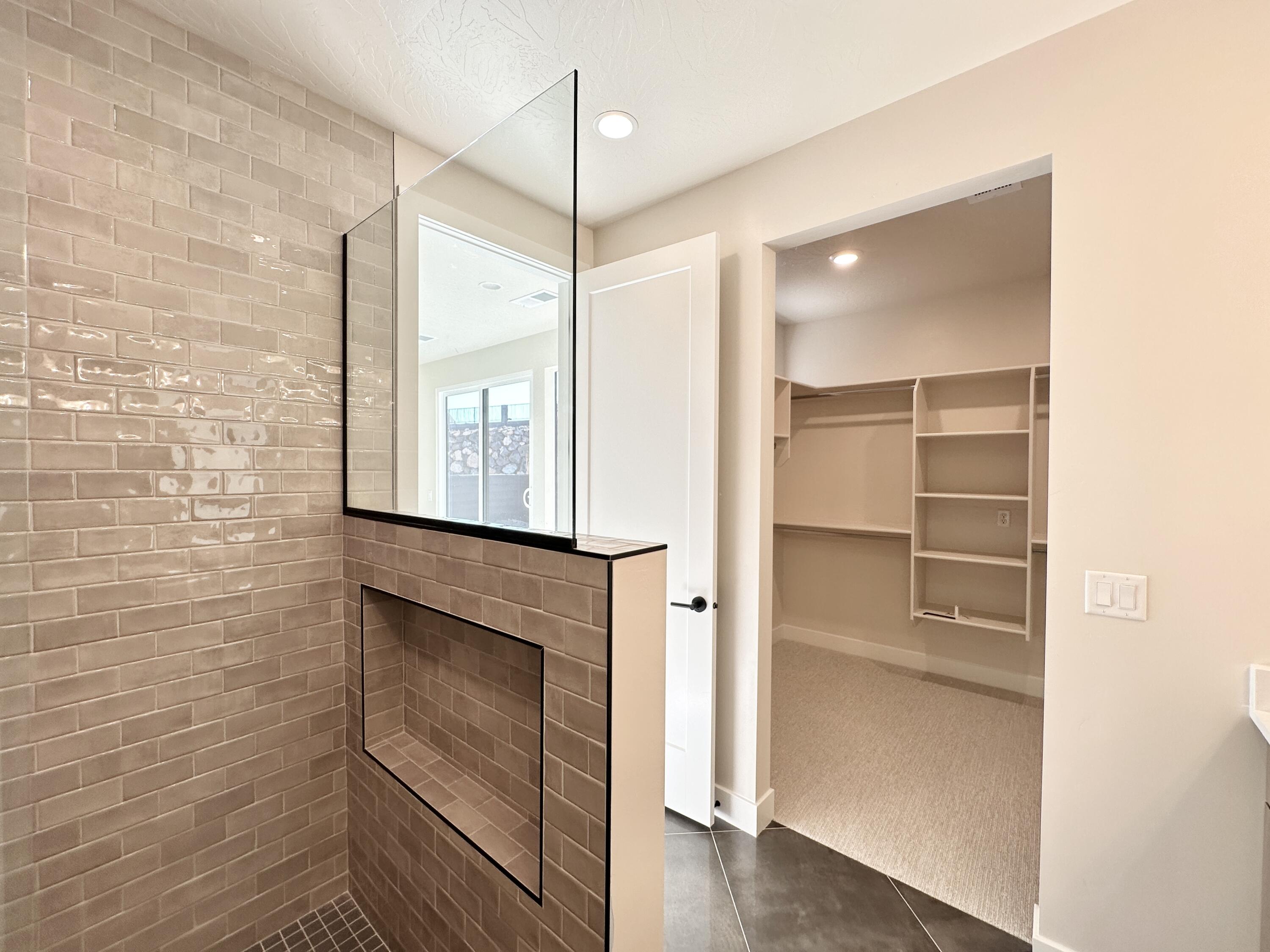 FALCON RIDGE - Residential