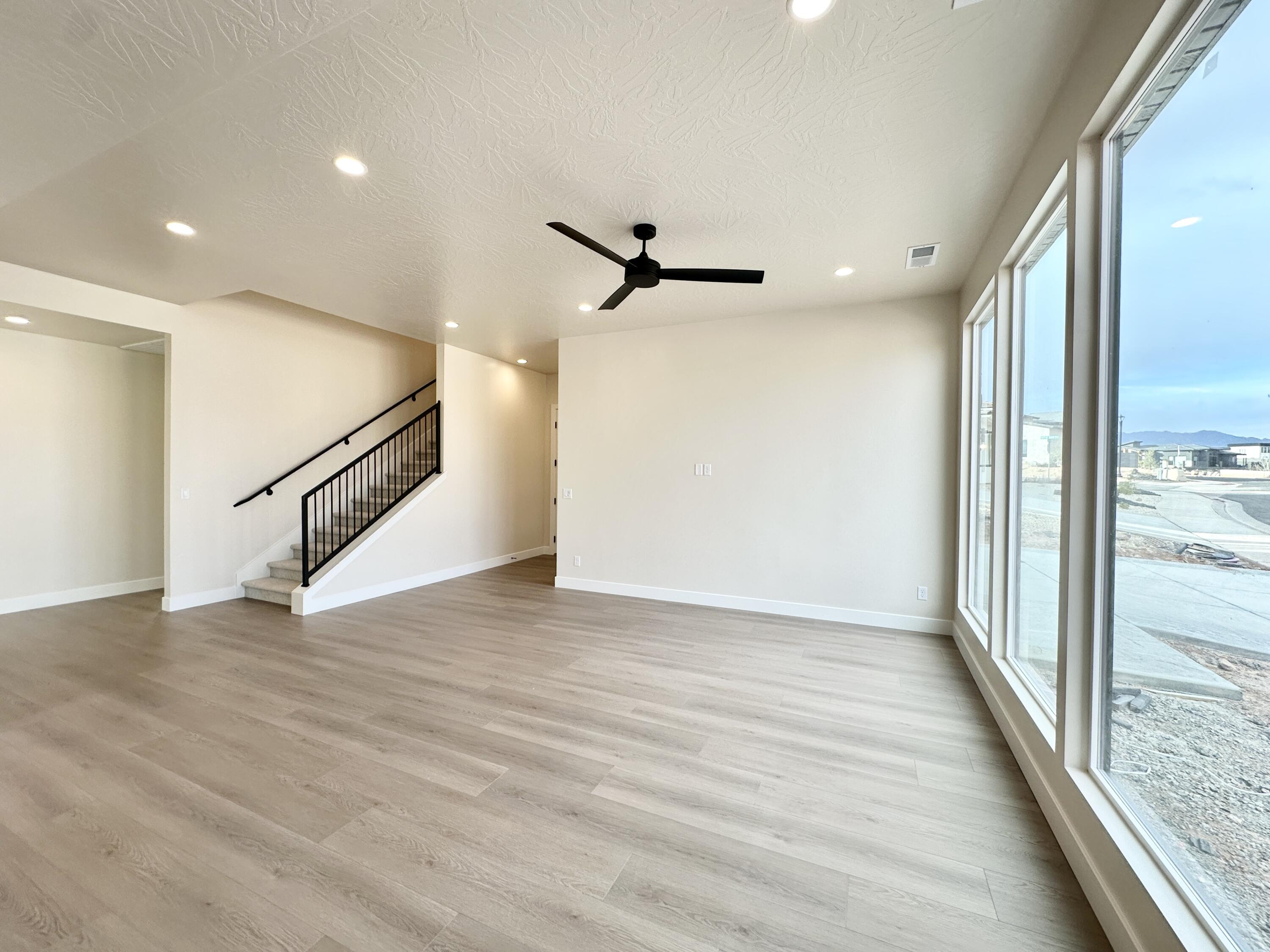 FALCON RIDGE - Residential