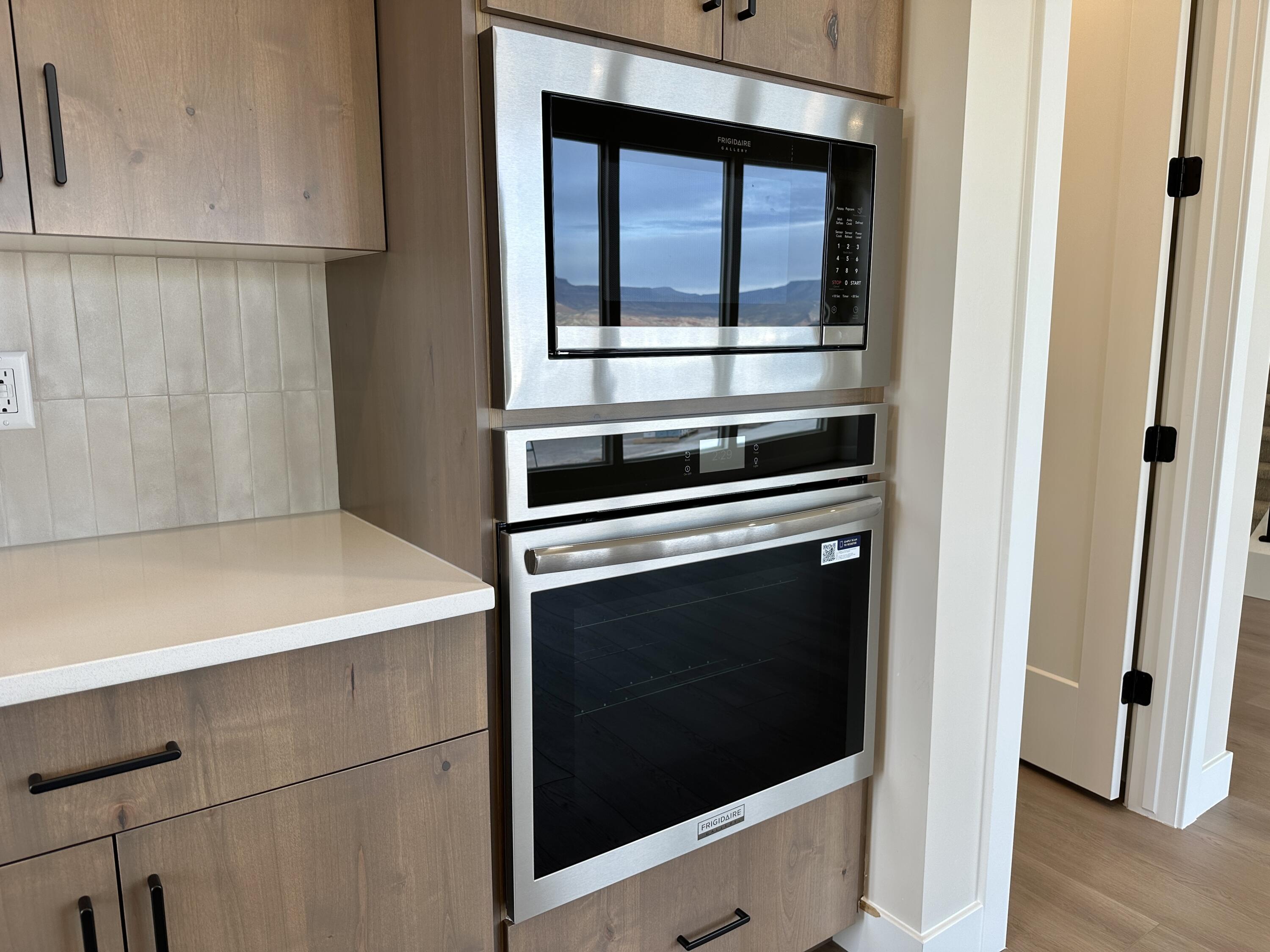 FALCON RIDGE - Residential