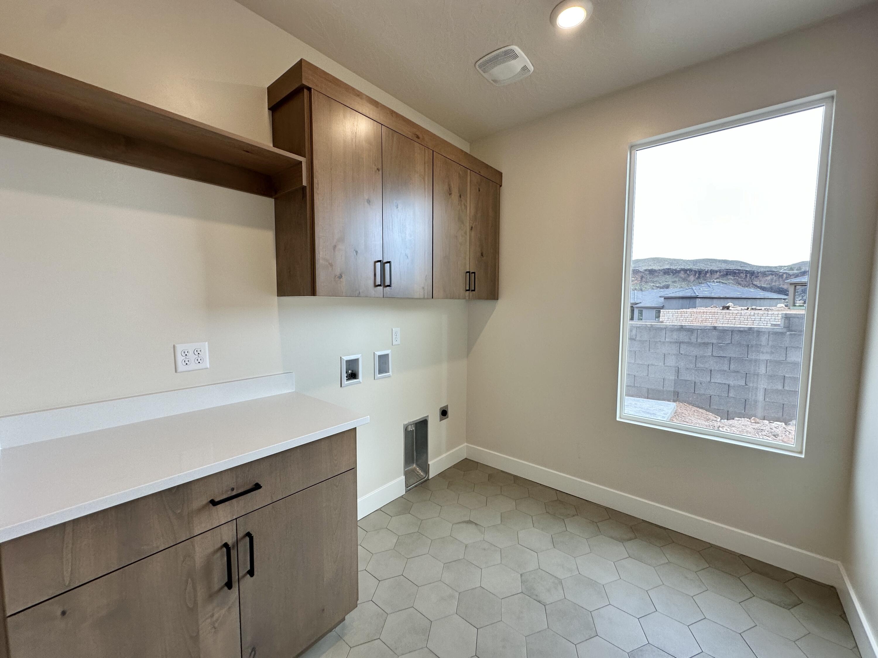 FALCON RIDGE - Residential