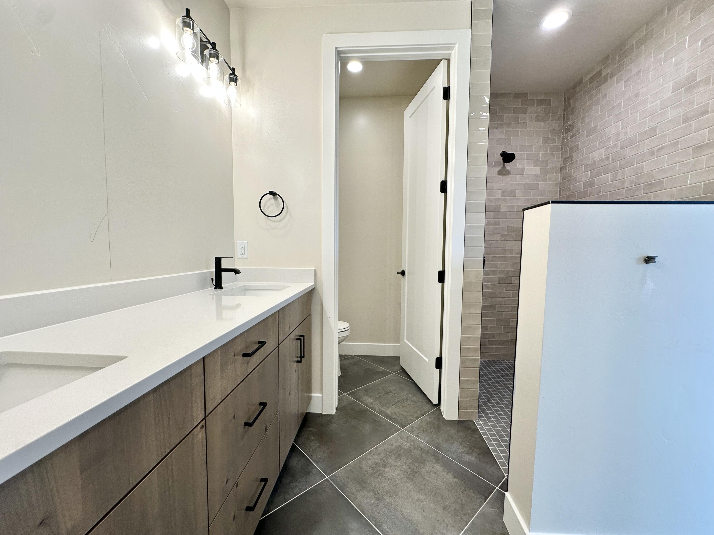 FALCON RIDGE - Residential