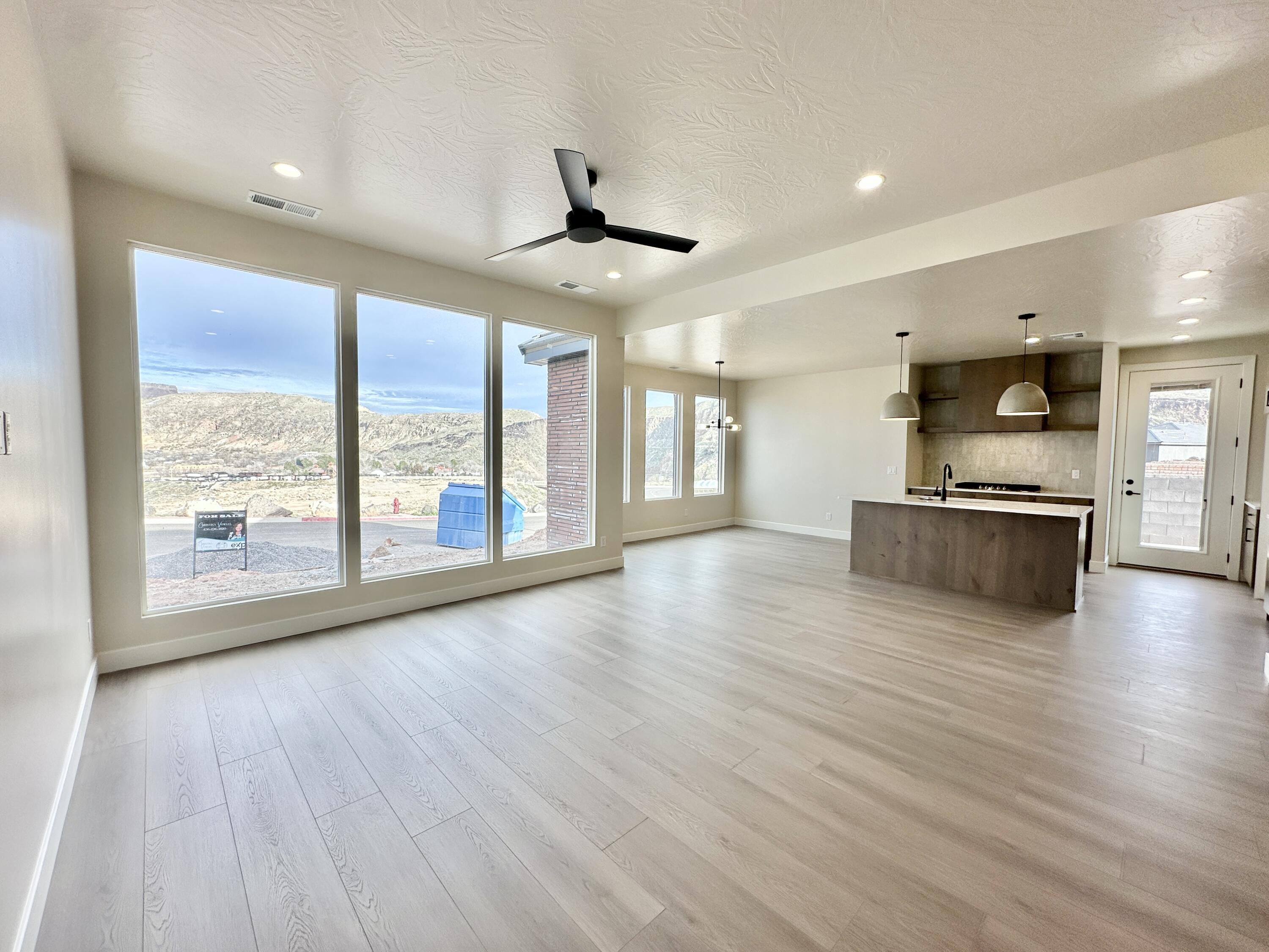 FALCON RIDGE - Residential